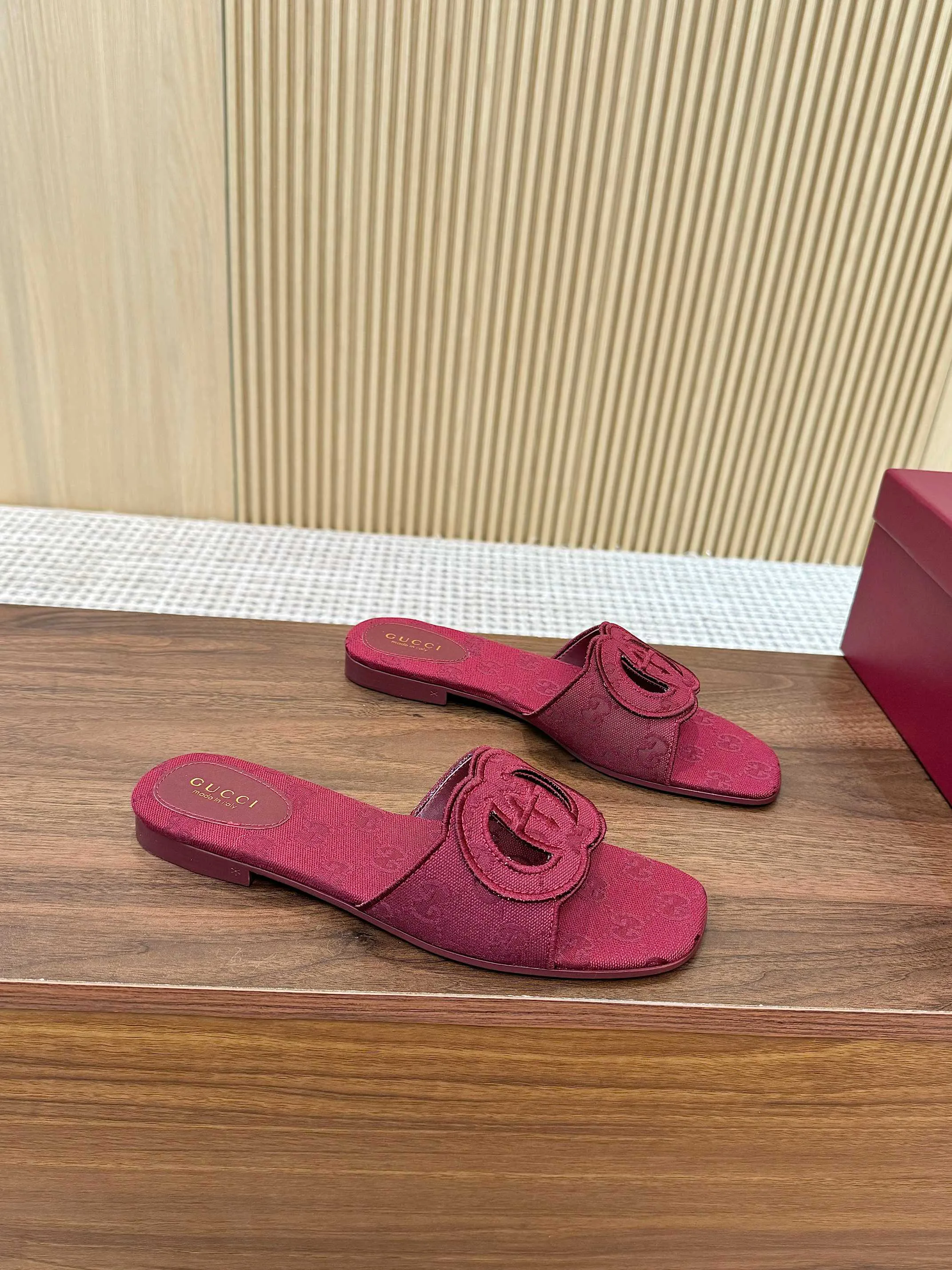 Шлепанцы Женские Gucci 11890973