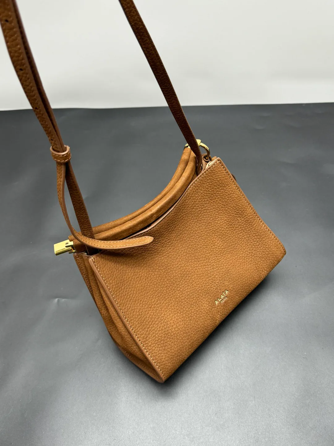 Клатчи Женские Alaia 11667404