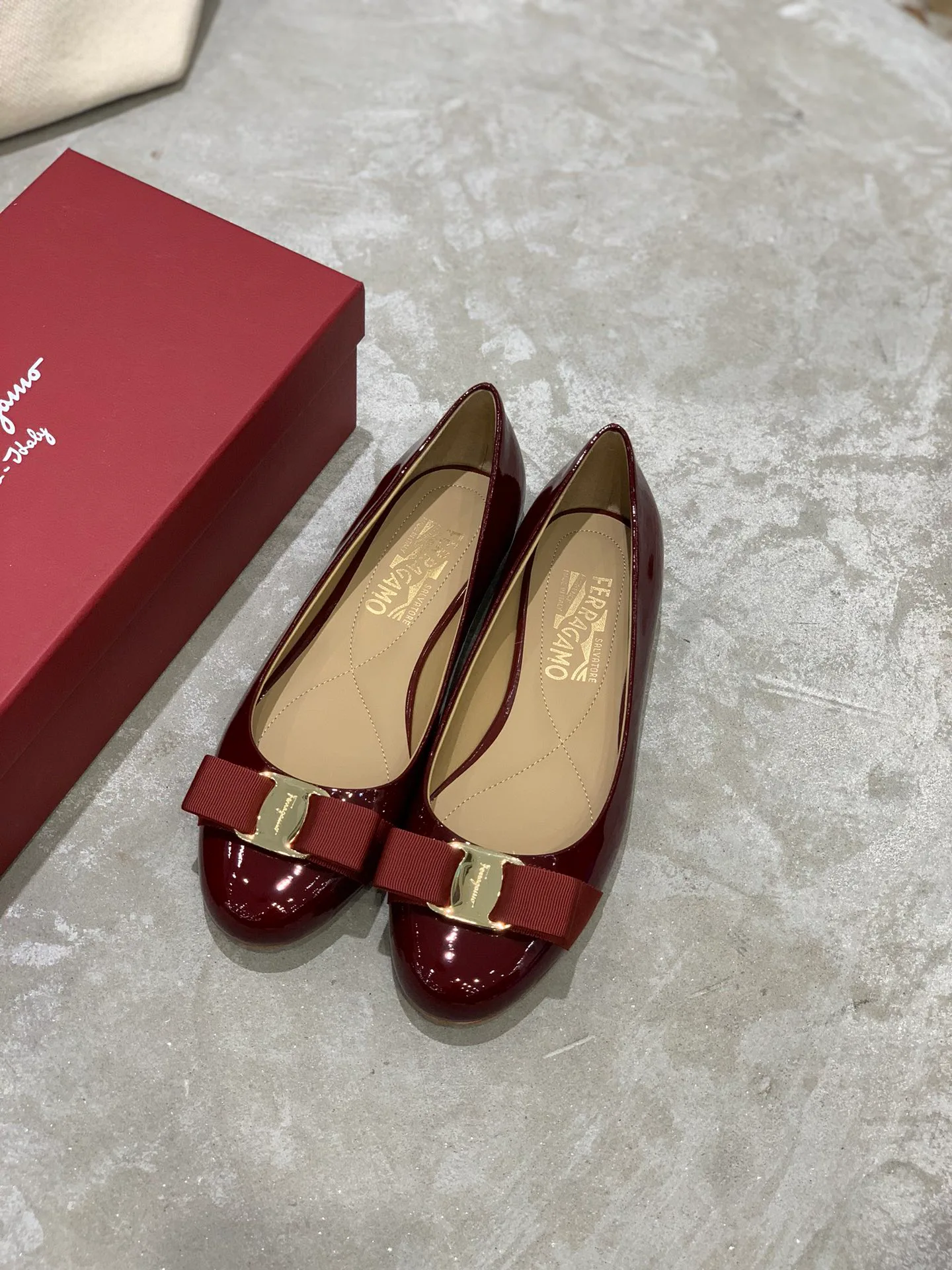 Балетки Женские Salvatore Ferragamo 18340642