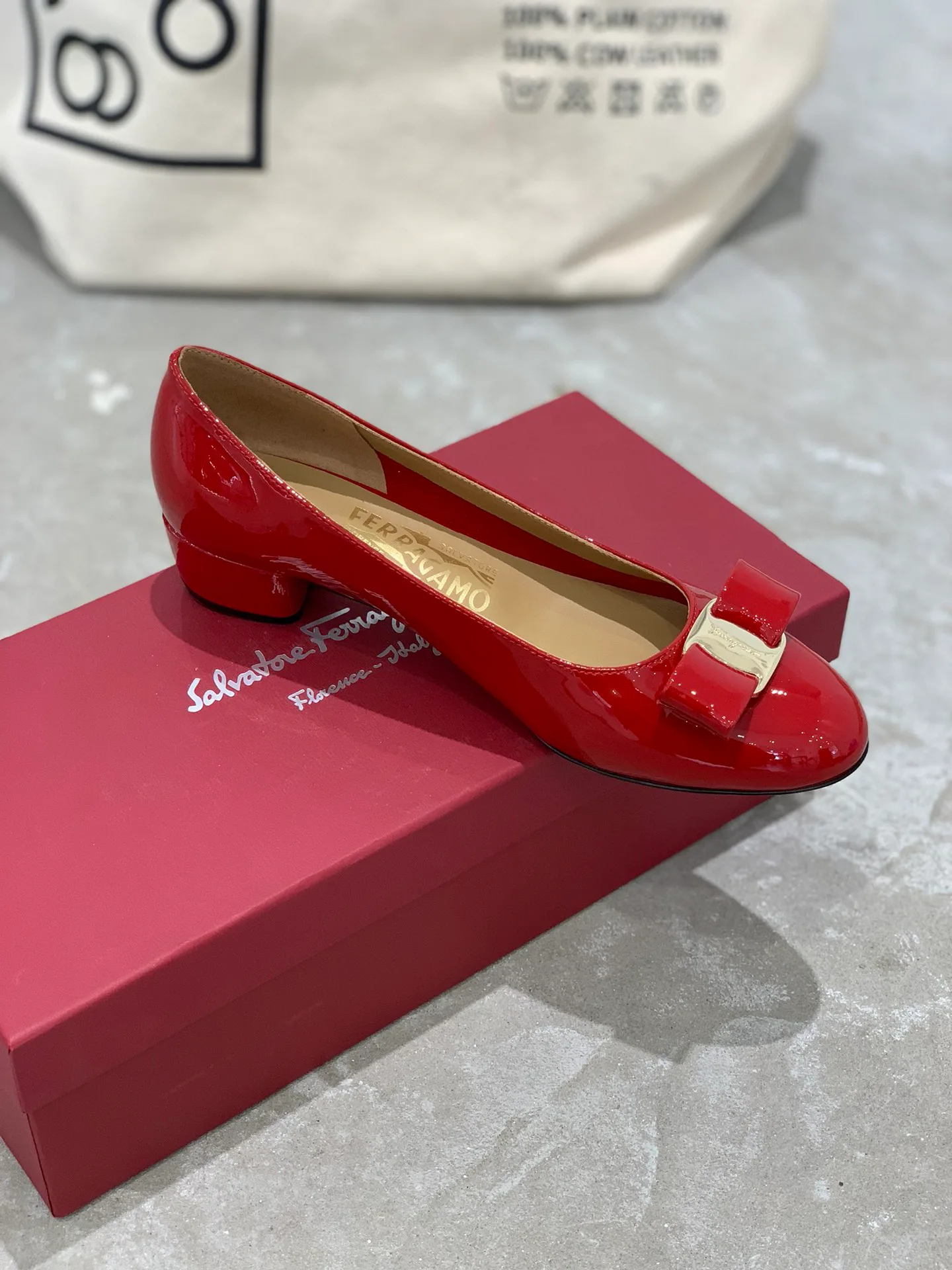 Туфли Женские Salvatore Ferragamo 18340711