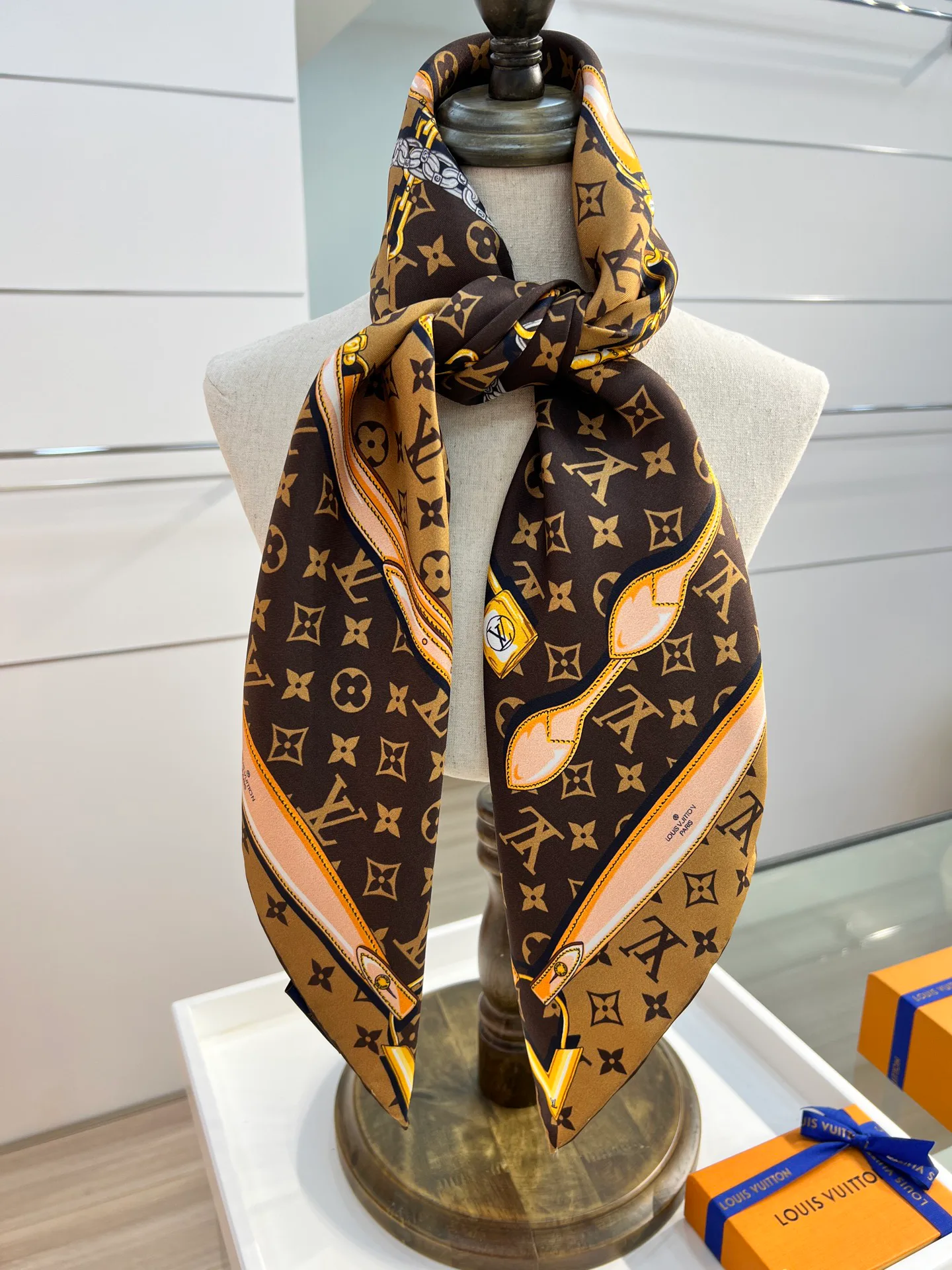 Шарфы Louis Vuitton 32541