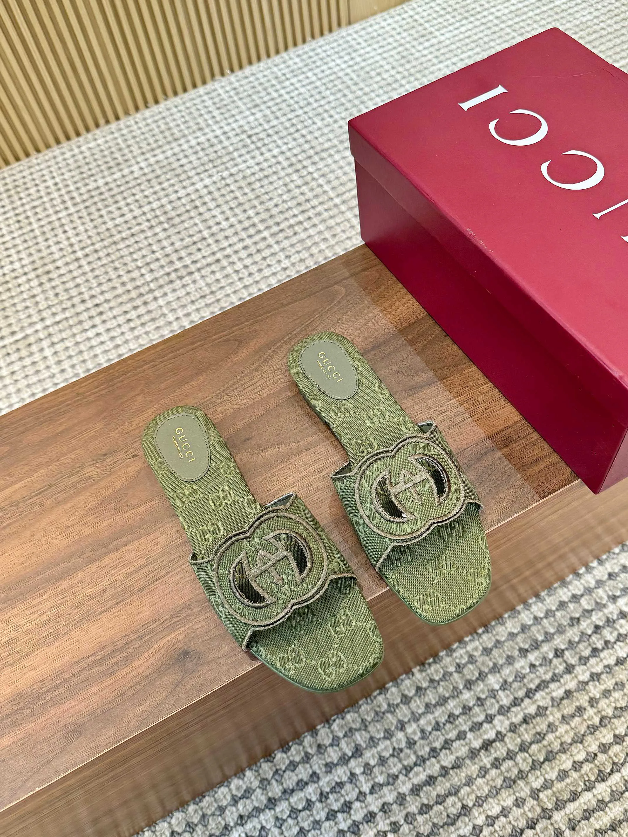 Шлепанцы Женские Gucci 11890972