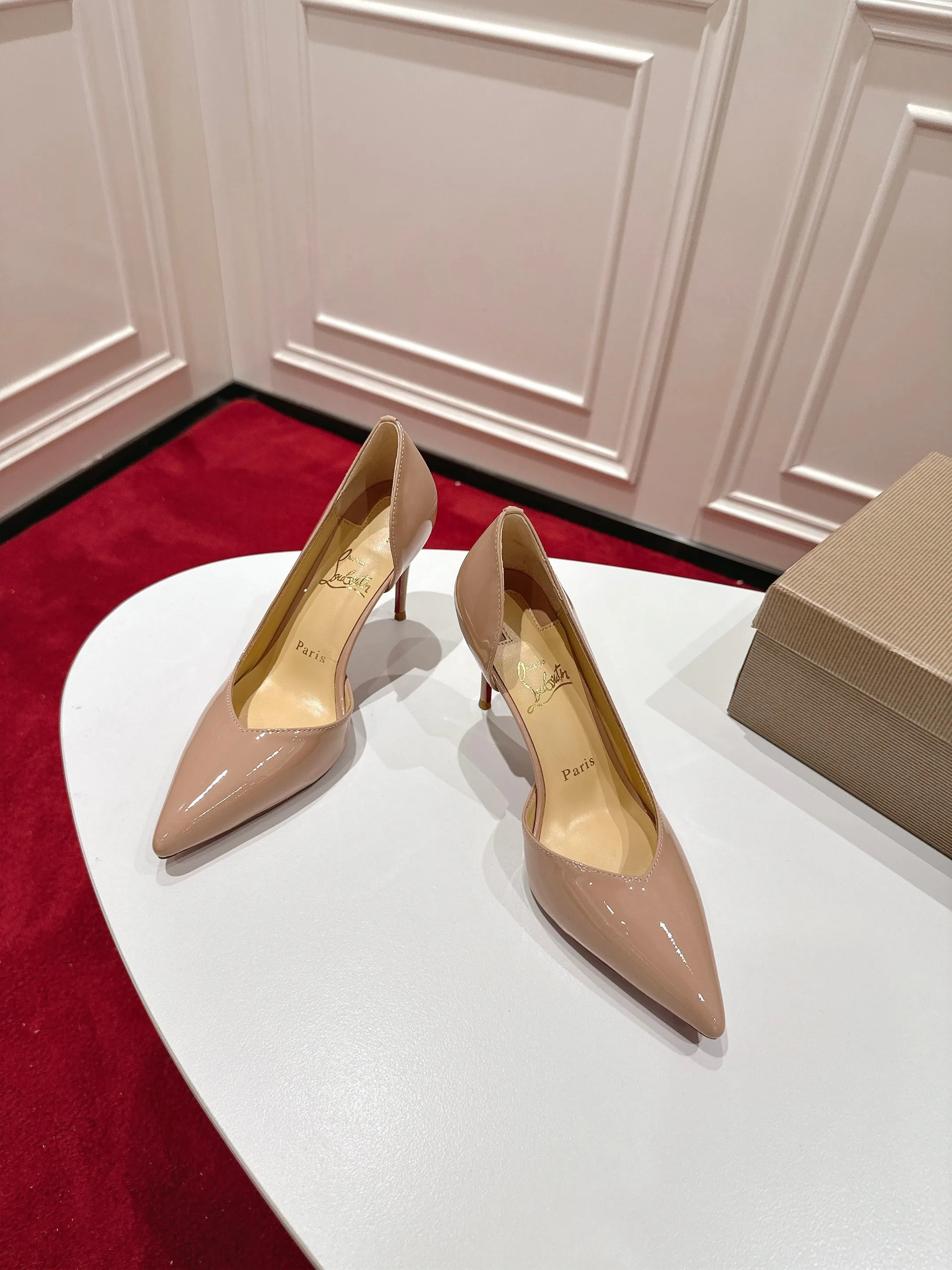 Туфли Женские Christian Louboutin 11640670