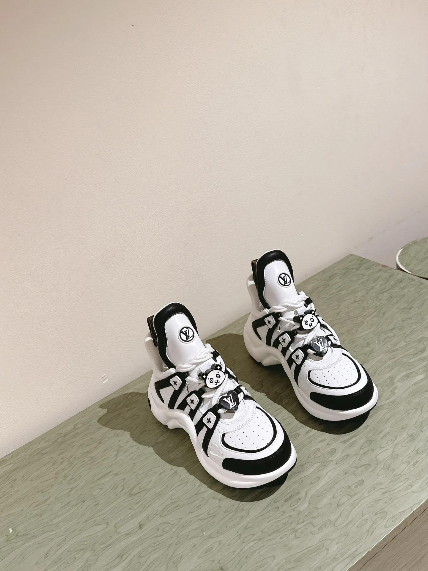 Кроссовки Женские Louis Vuitton 10840479