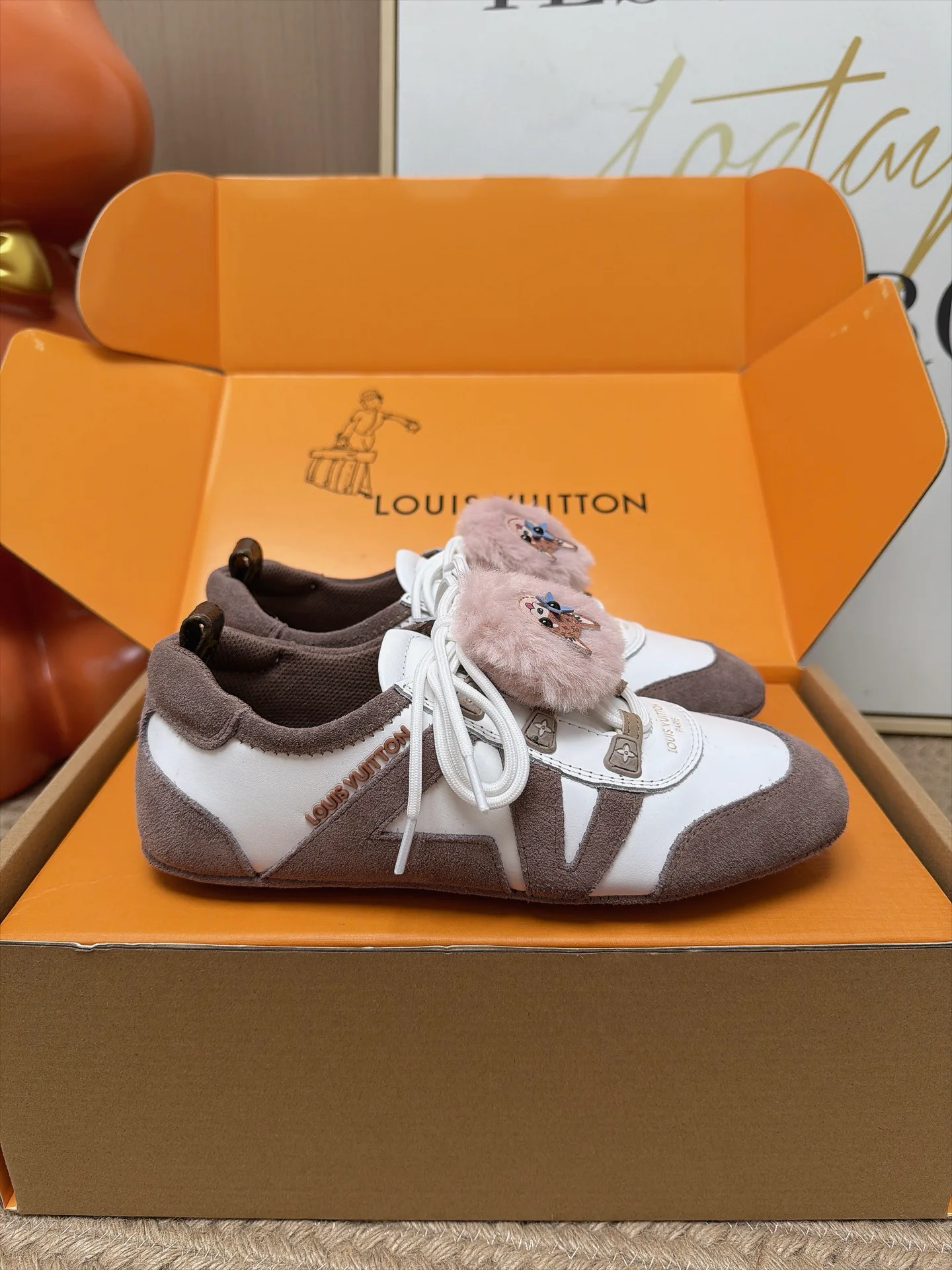 Кроссовки Женские Louis Vuitton 18063008