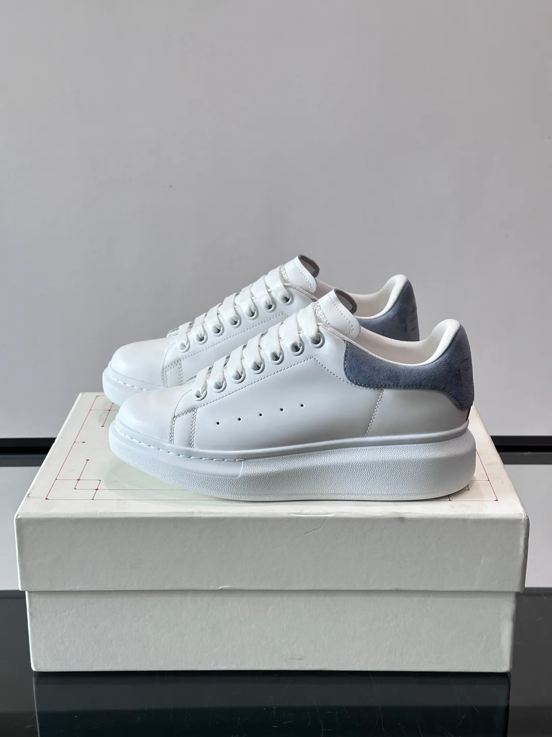 Кроссовки Женские Alexander Mcqueen 11170746