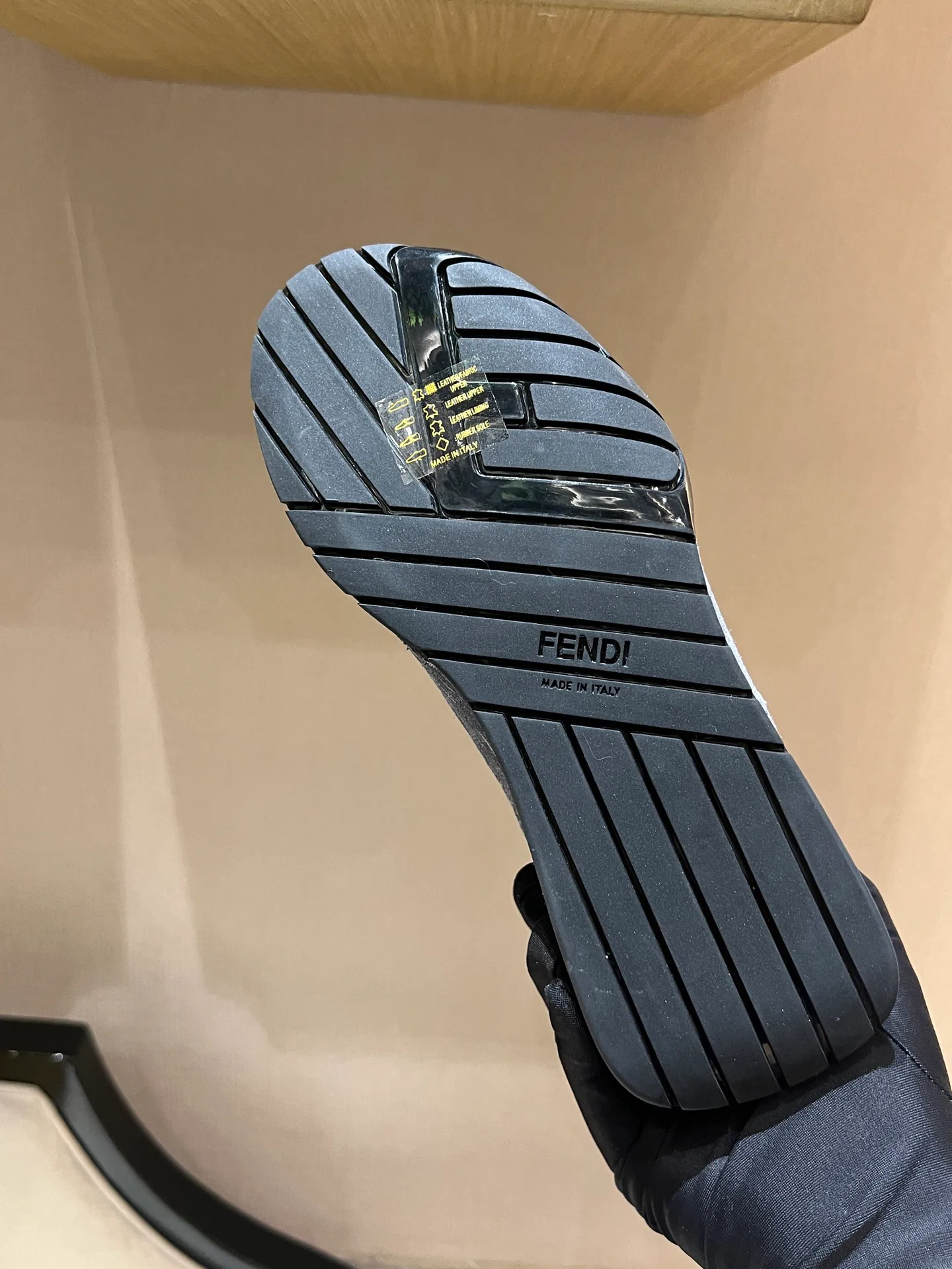 Кроссовки Женские Fendi 18020739