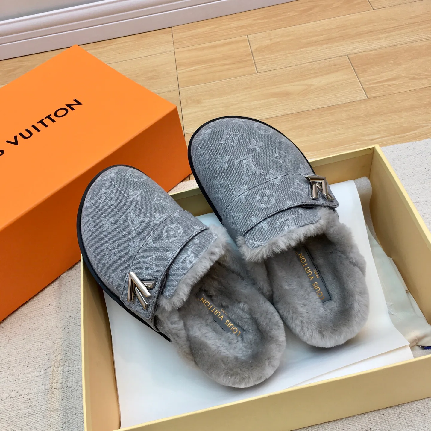 Тапочки Женские Louis Vuitton 3443667
