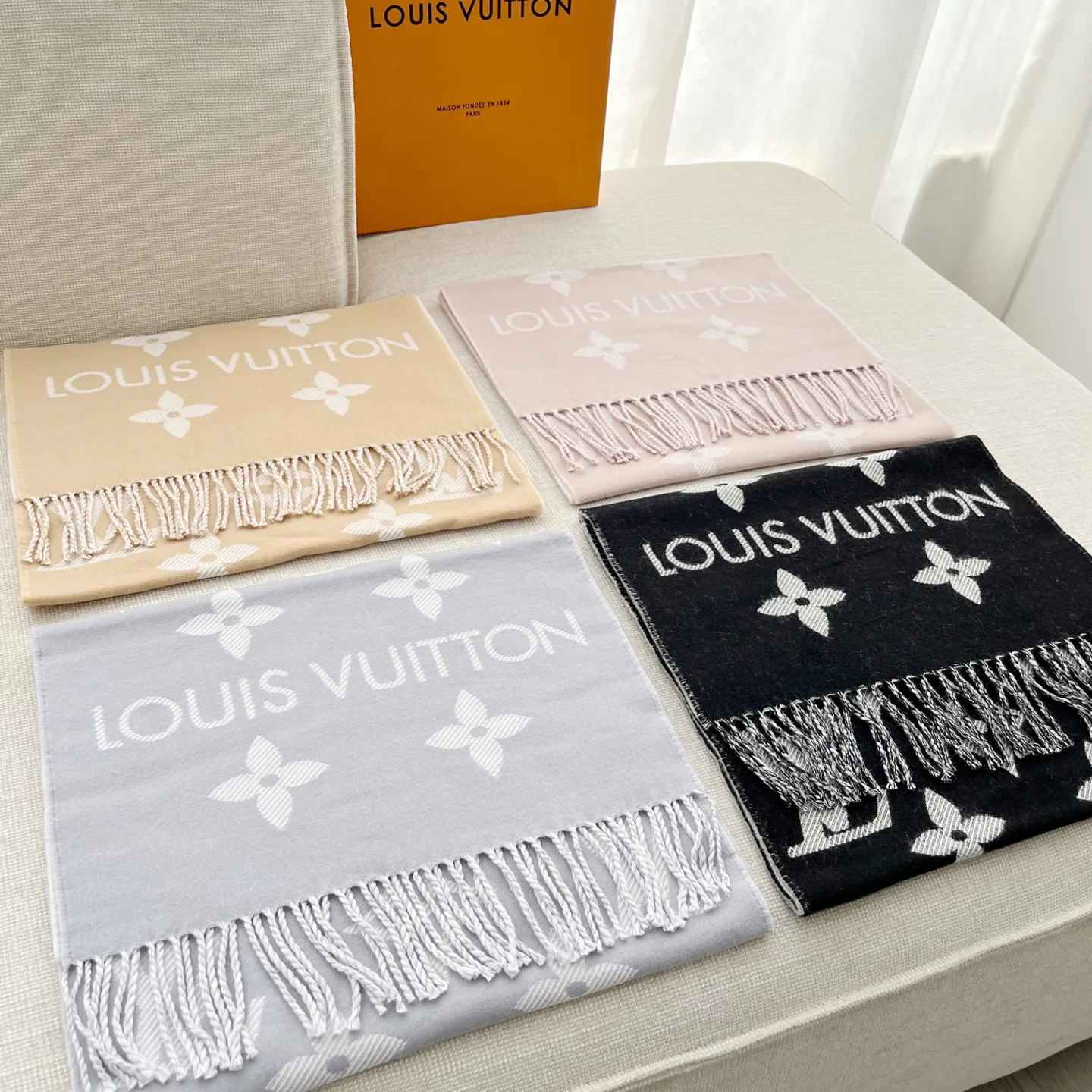 Шарфы Louis Vuitton 1326113