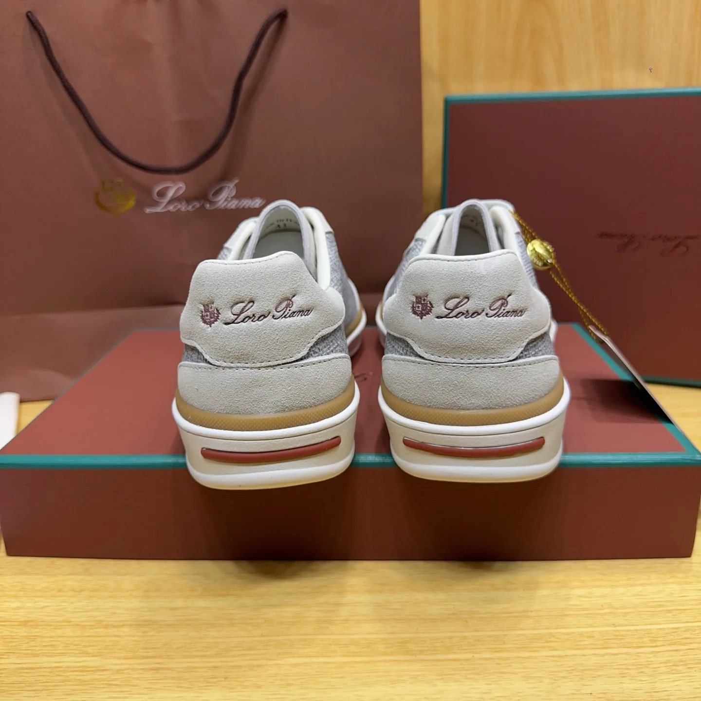 Кроссовки Женские Loro Piana 18263653