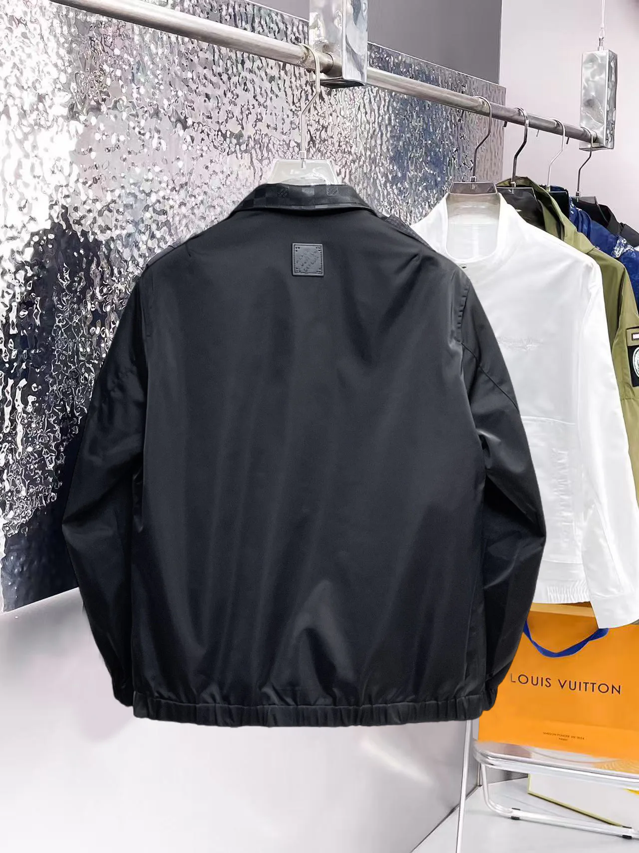 Куртки И Пуховики Мужские Louis Vuitton 9352279