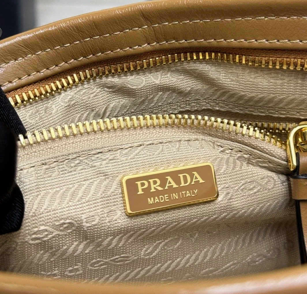 Сумки На Ремне Женские Prada 11682133