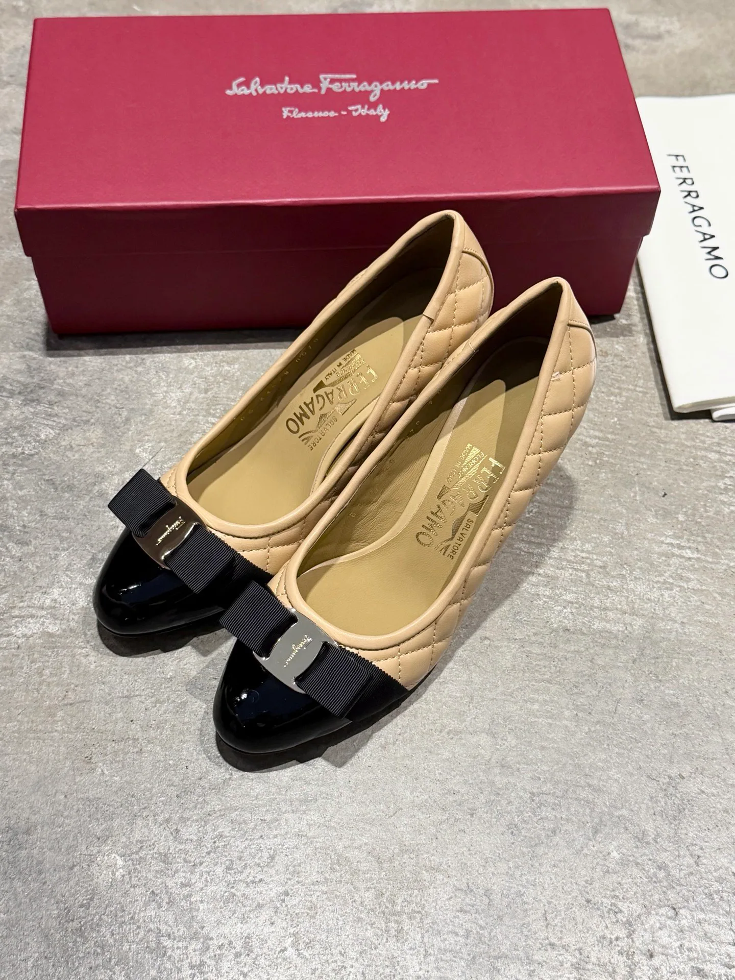 Балетки Женские Salvatore Ferragamo 17642577
