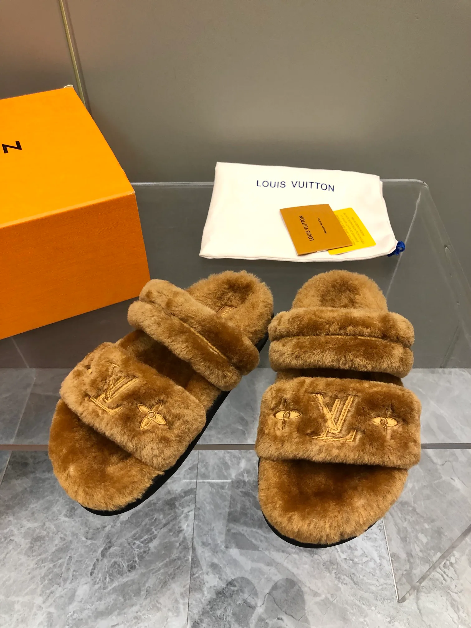 Тапочки Женские Louis Vuitton 19767269