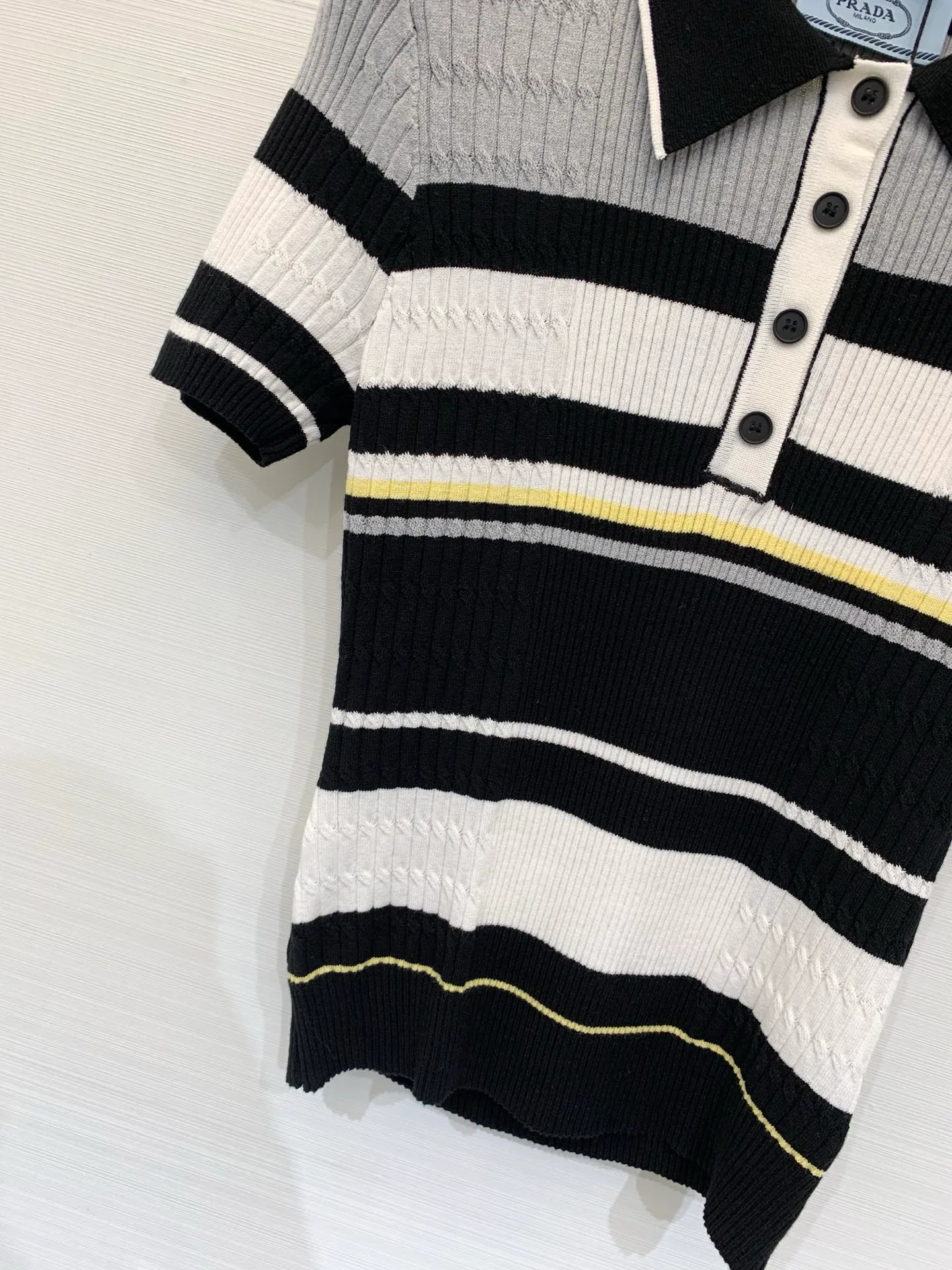 Футболки Женские Prada 13285372