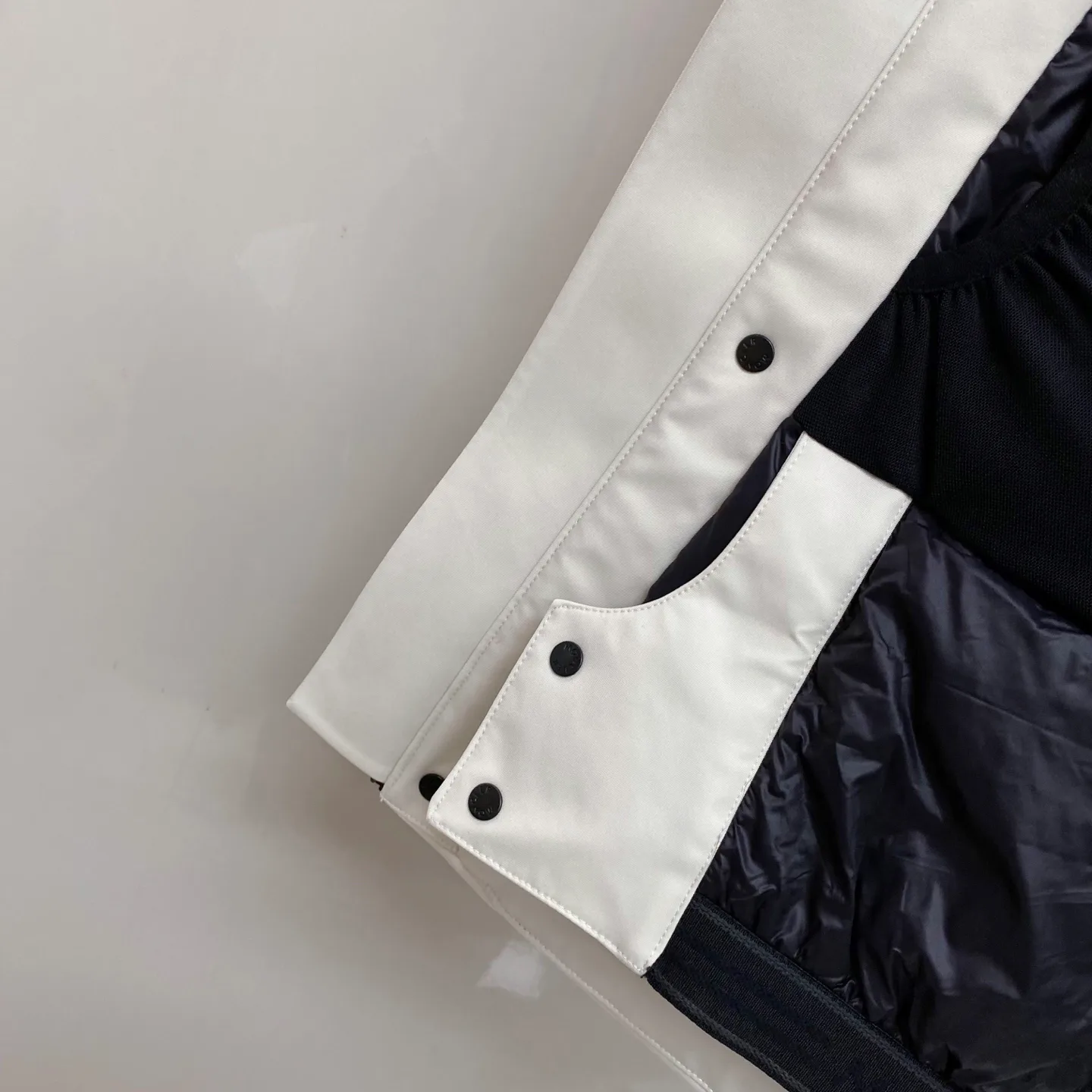 Куртки И Пуховики Женские Moncler 18236882