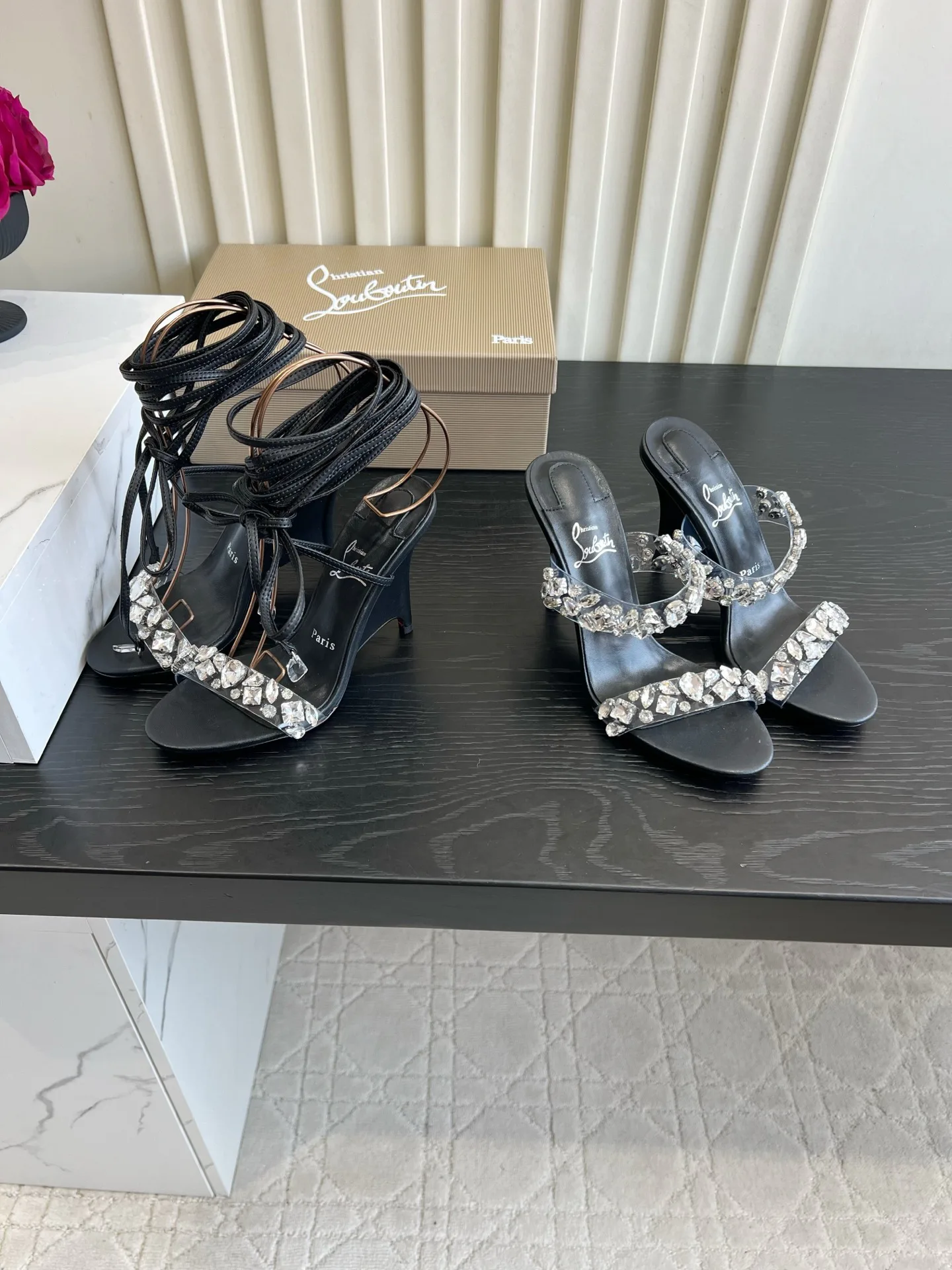 Босоножки Женские Christian Louboutin 18614264