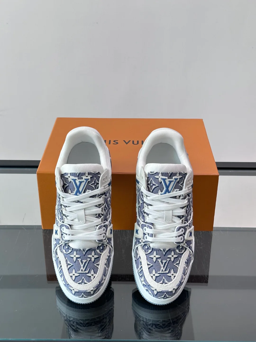 Кроссовки Женские Louis Vuitton 18039738