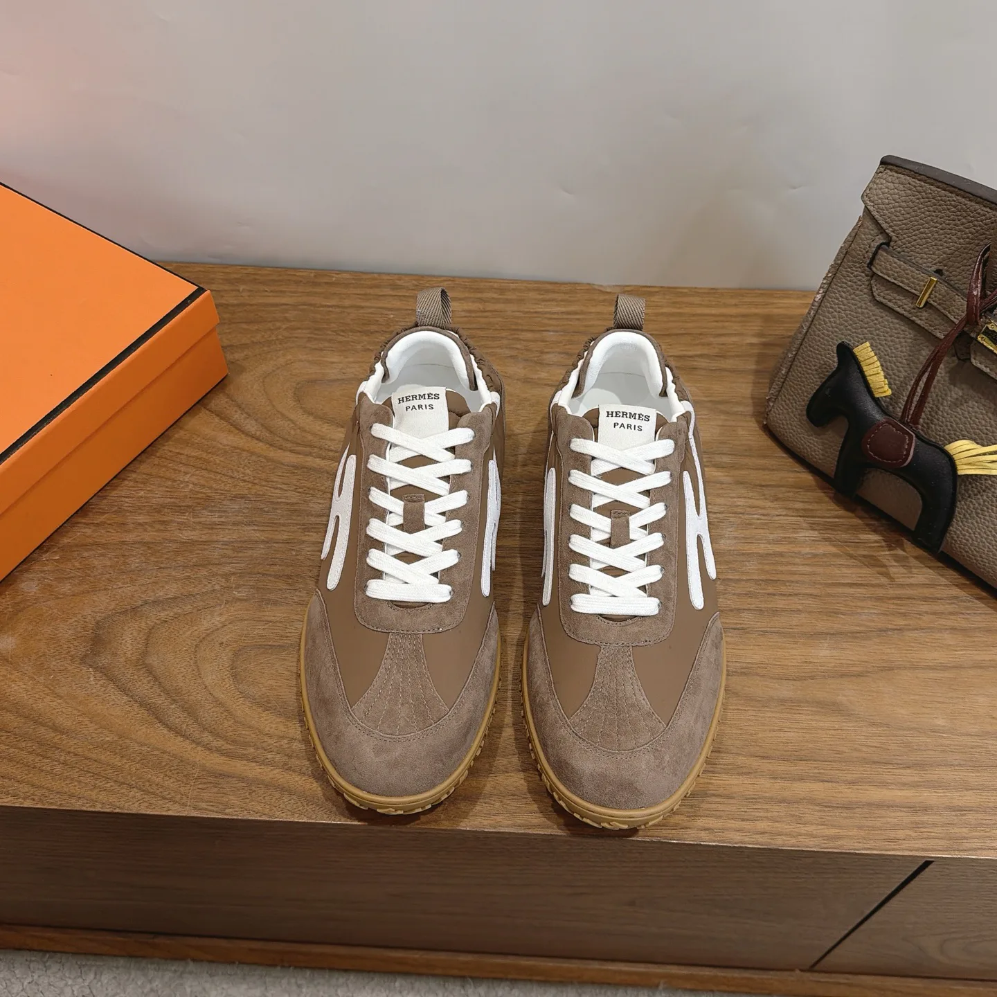 Кроссовки Женские Hermes 18230838