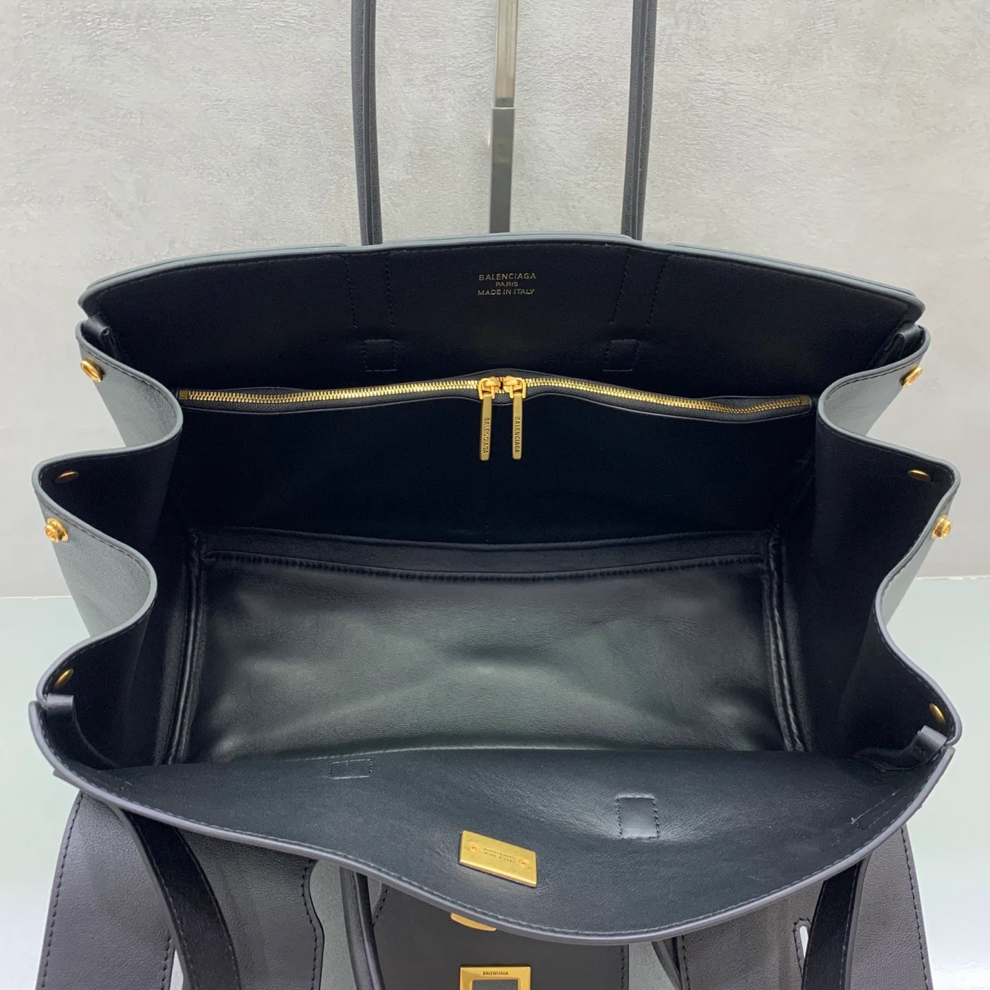 Классические Сумки Женские Balenciaga 18205736