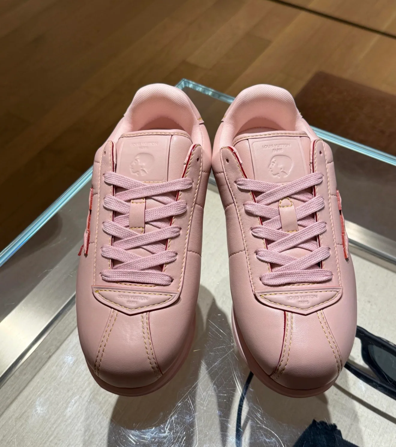 Кроссовки Женские Louis Vuitton 11437875