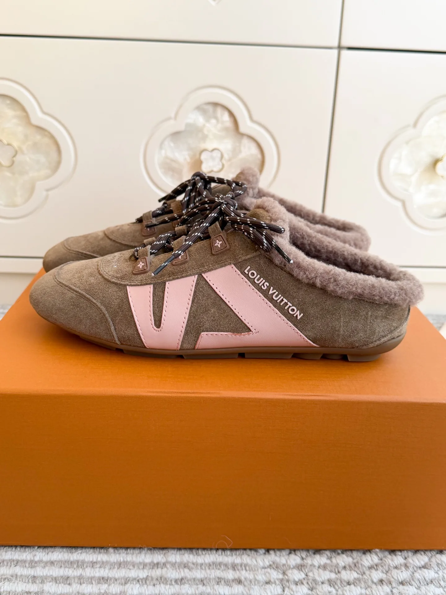 Кроссовки Женские Louis Vuitton 19237326