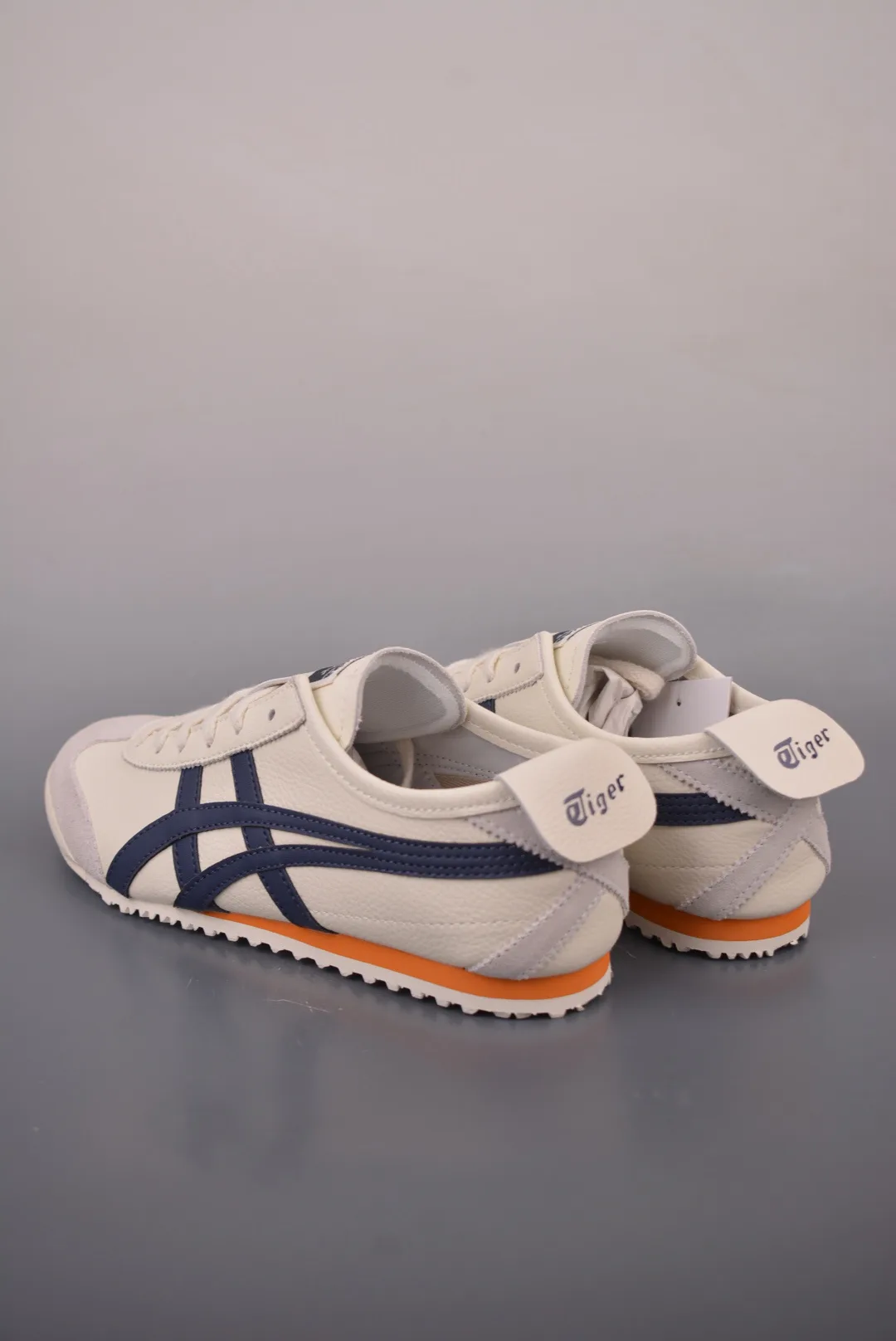 Кроссовки Женские Asics 18562052