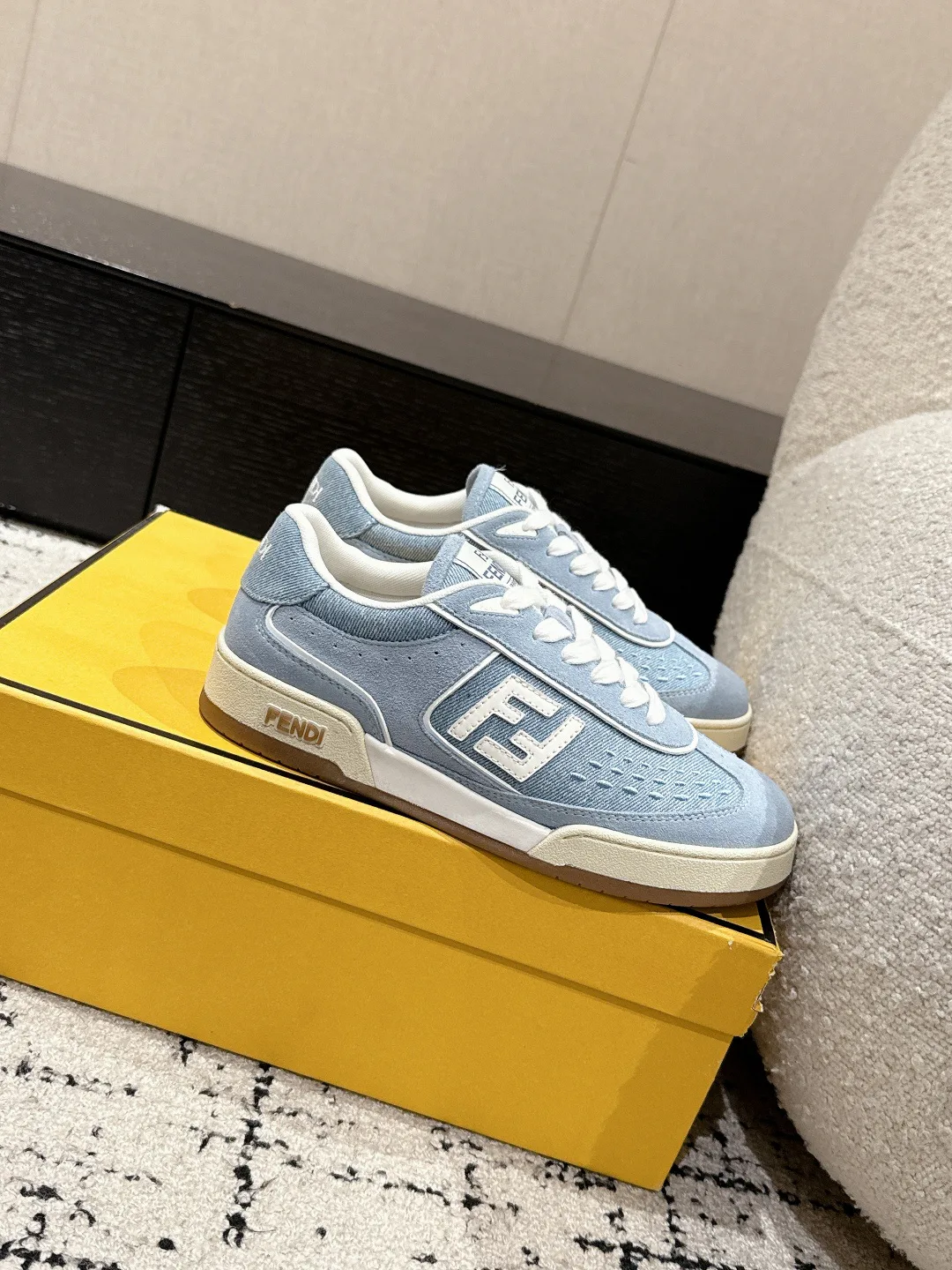 Кроссовки Женские Fendi 904594