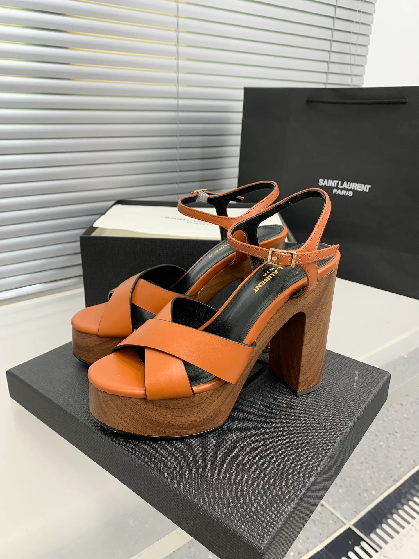 Босоножки Женские Saint Laurent 6581