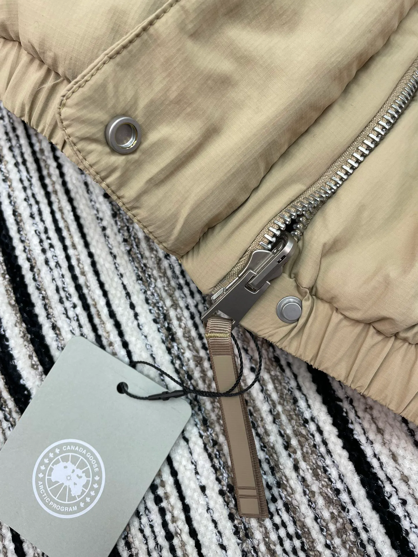 Куртки И Пуховики Женские Canada Goose 303646