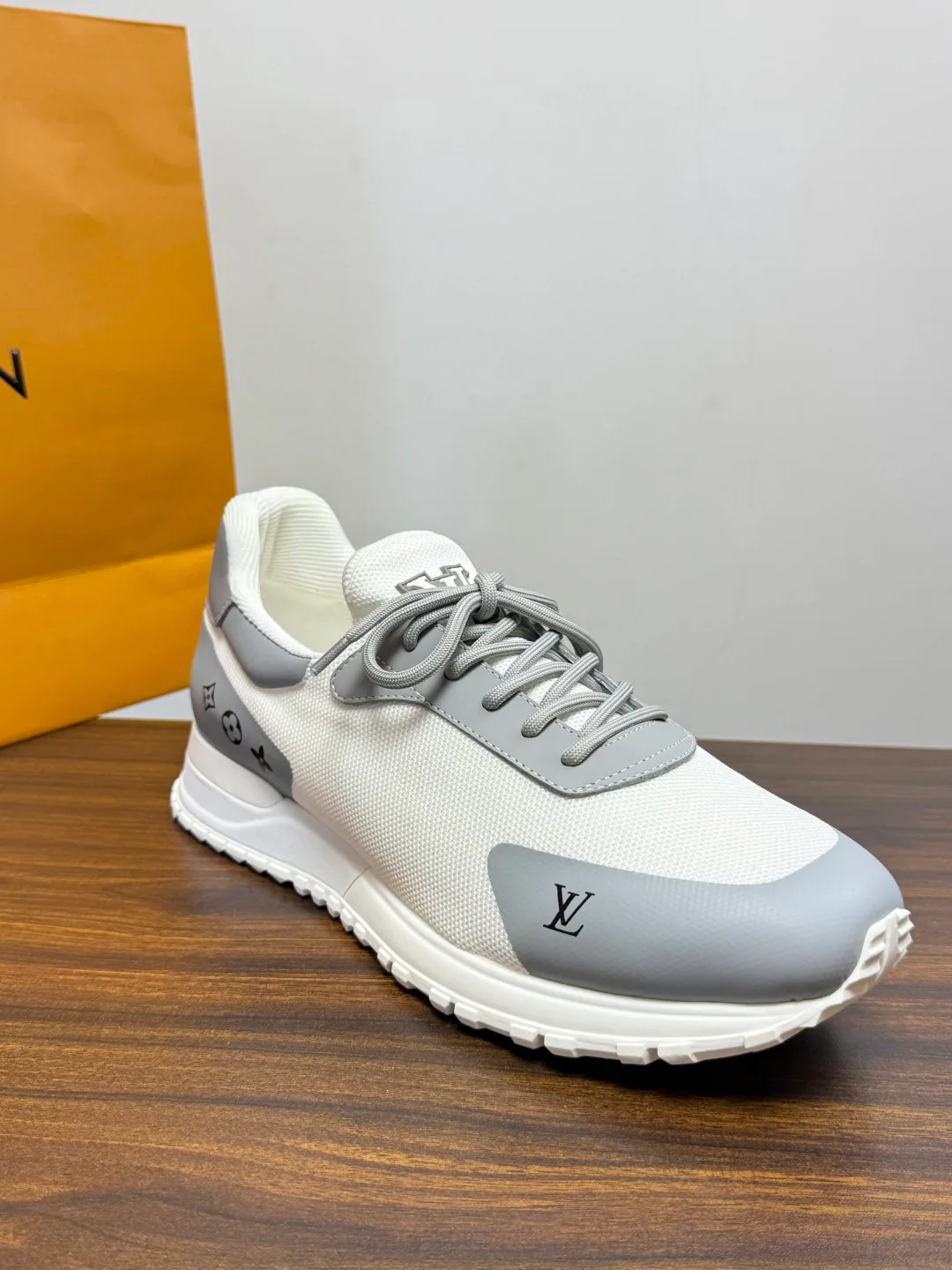 Кроссовки Мужские Louis Vuitton 19716392