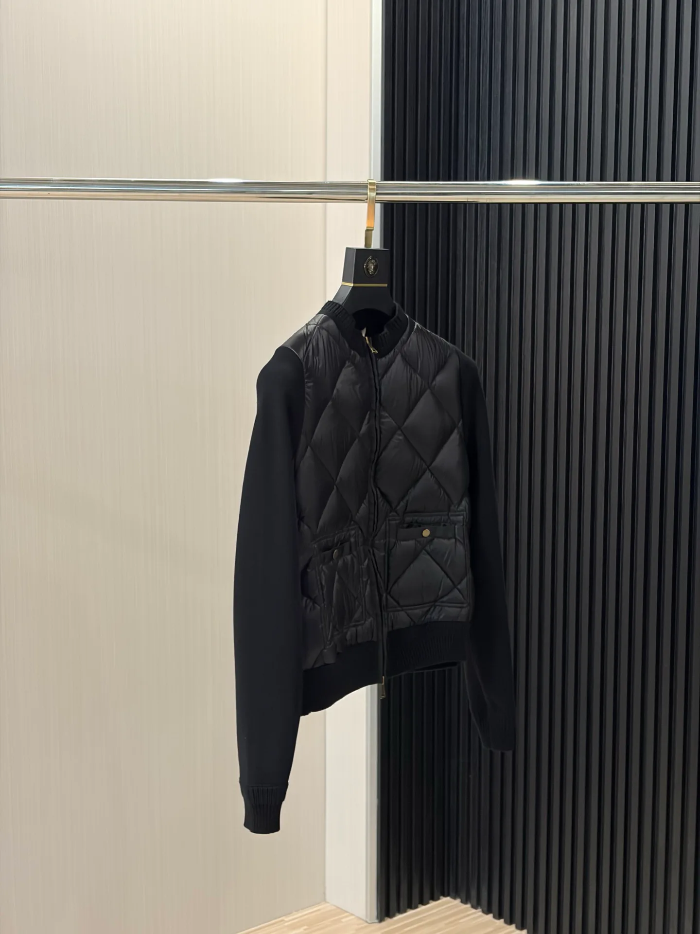 Куртки И Пуховики Мужские Moncler 18231146