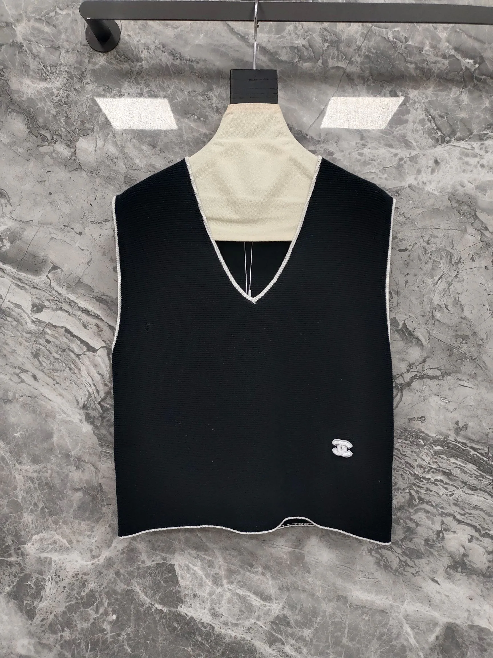 Жилеты Женские Chanel 11705260