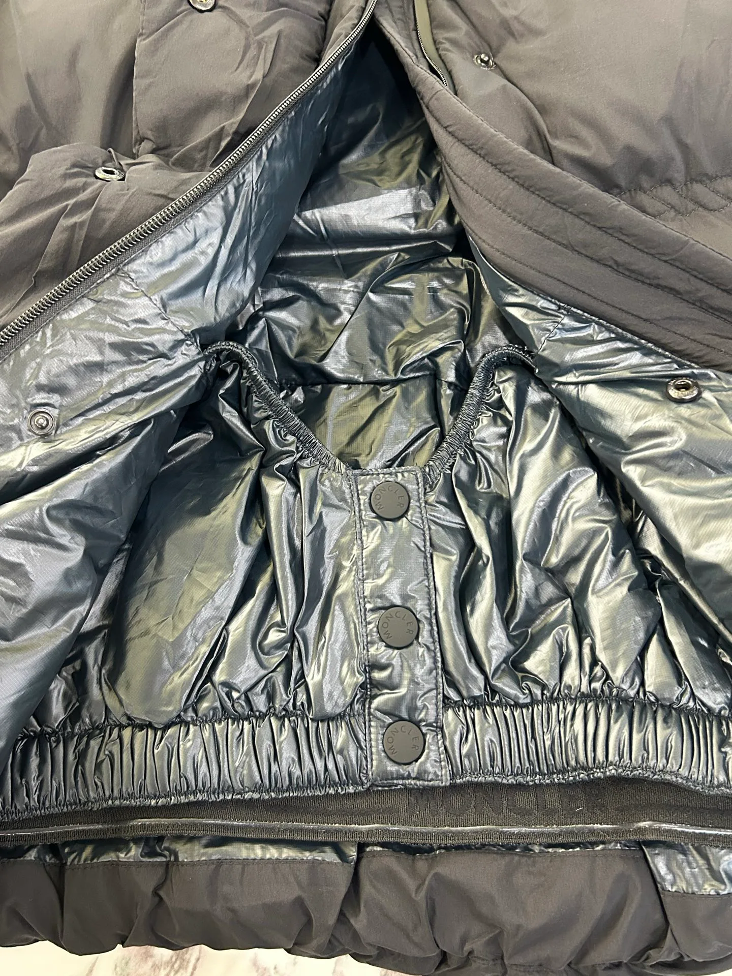 Куртки И Пуховики Мужские Moncler 18231500