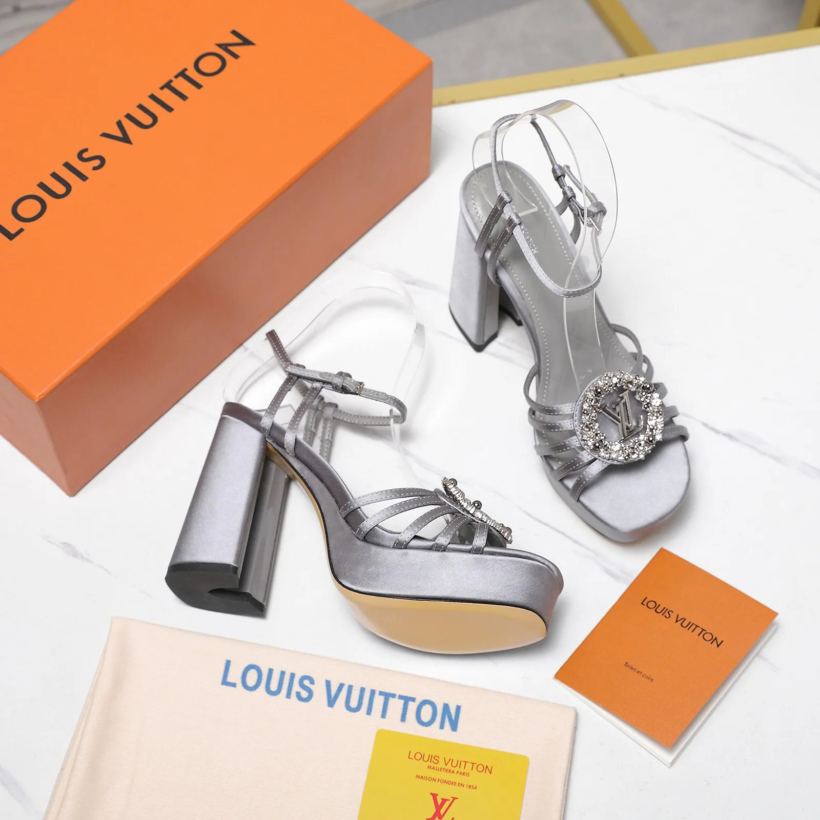 Босоножки Женские Louis Vuitton 10250864