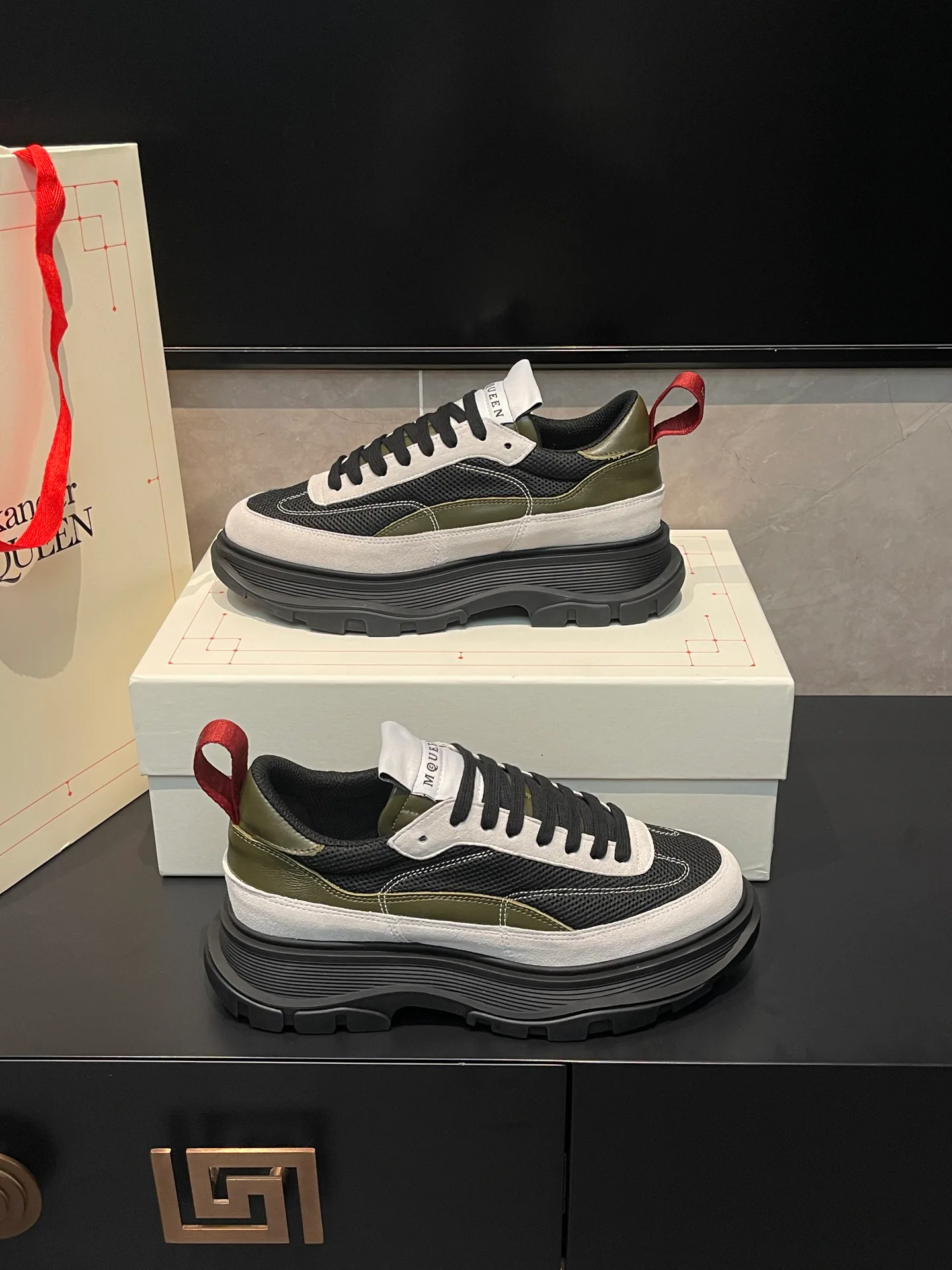 Кроссовки Женские Alexander Mcqueen 18363945