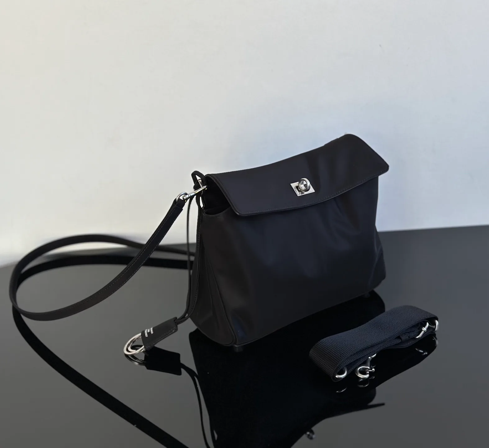 Сумки На Ремне Женские Balenciaga 6682525