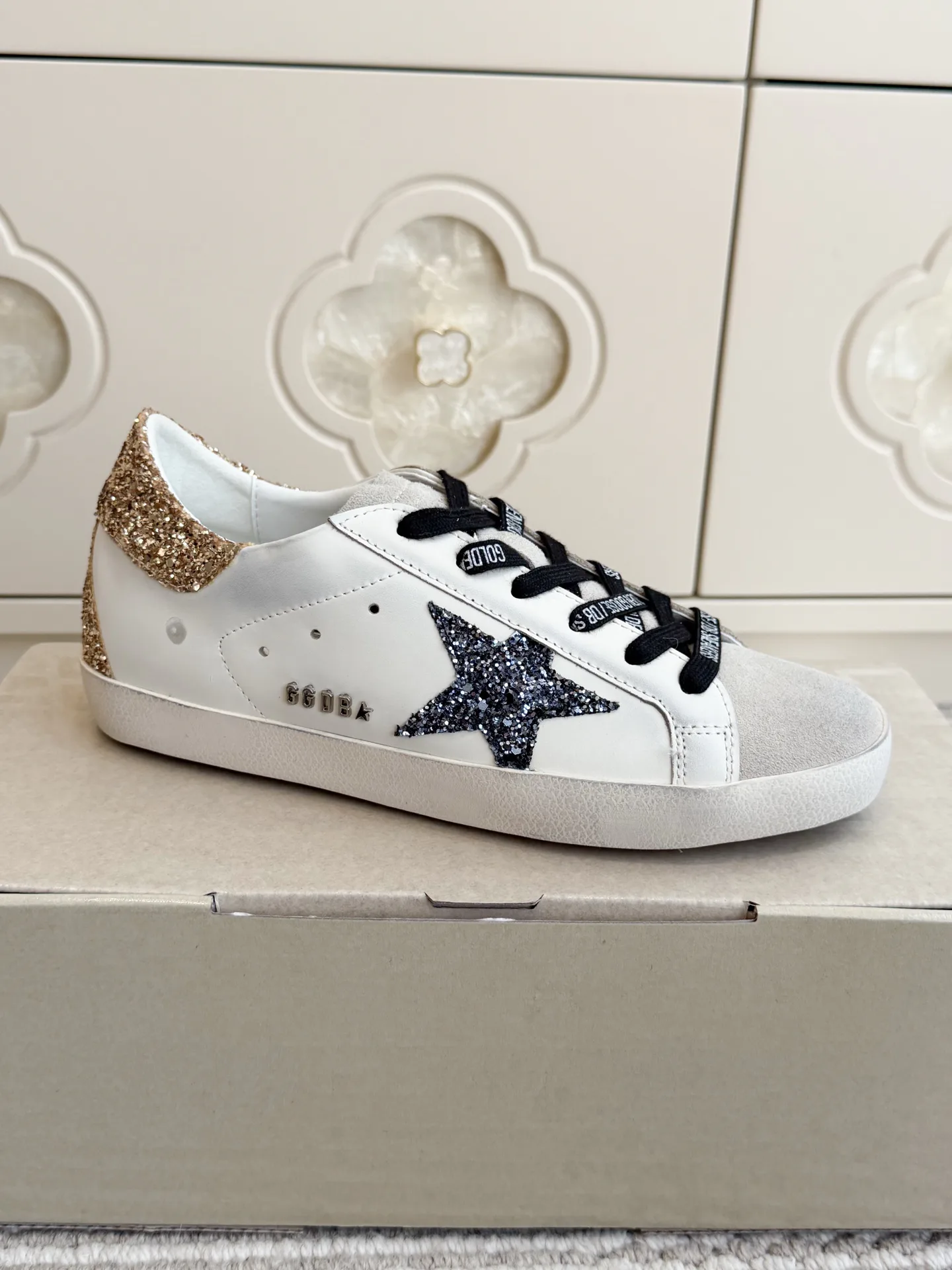 Кроссовки Женские Golden Goose 18737588