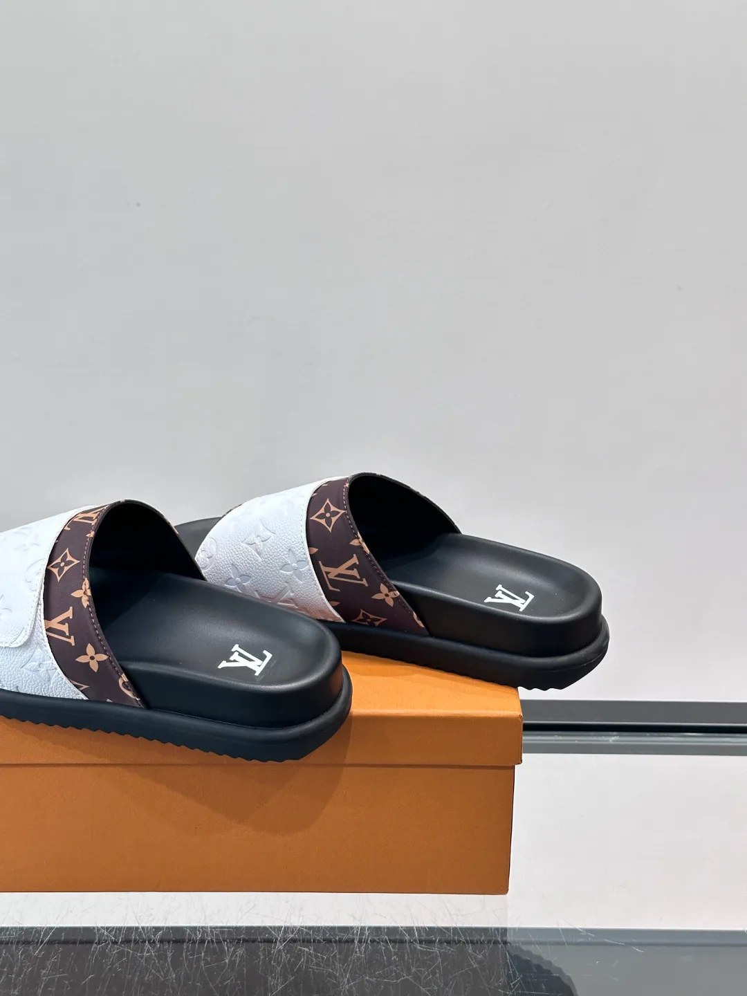 Шлепанцы Мужские Louis Vuitton 13353099