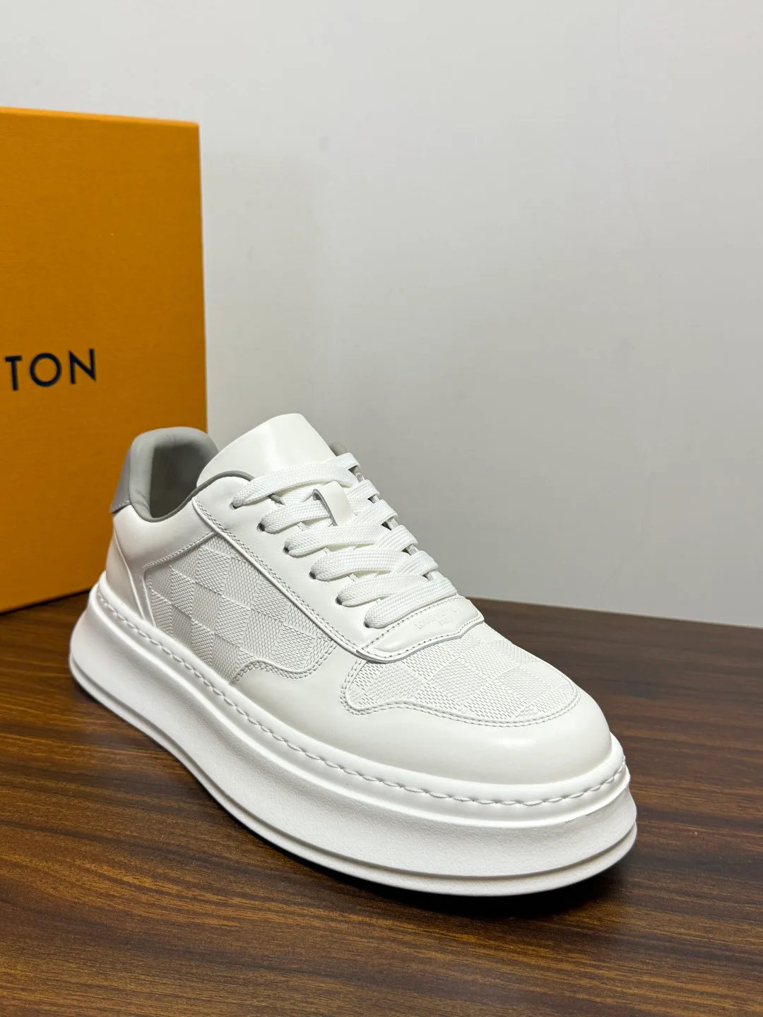 Кроссовки Мужские Louis Vuitton 19643237