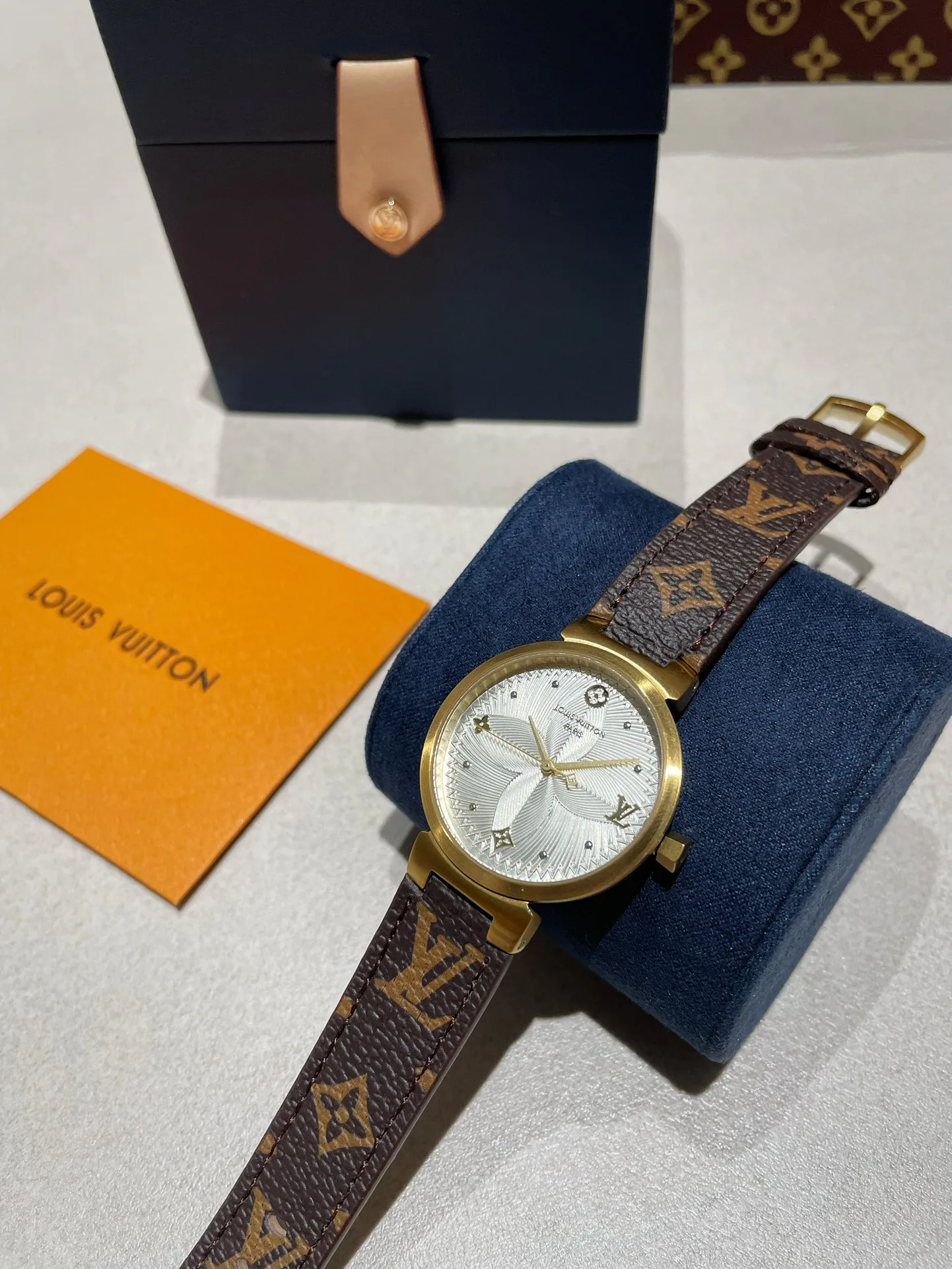 Часы Женские Louis Vuitton 243554
