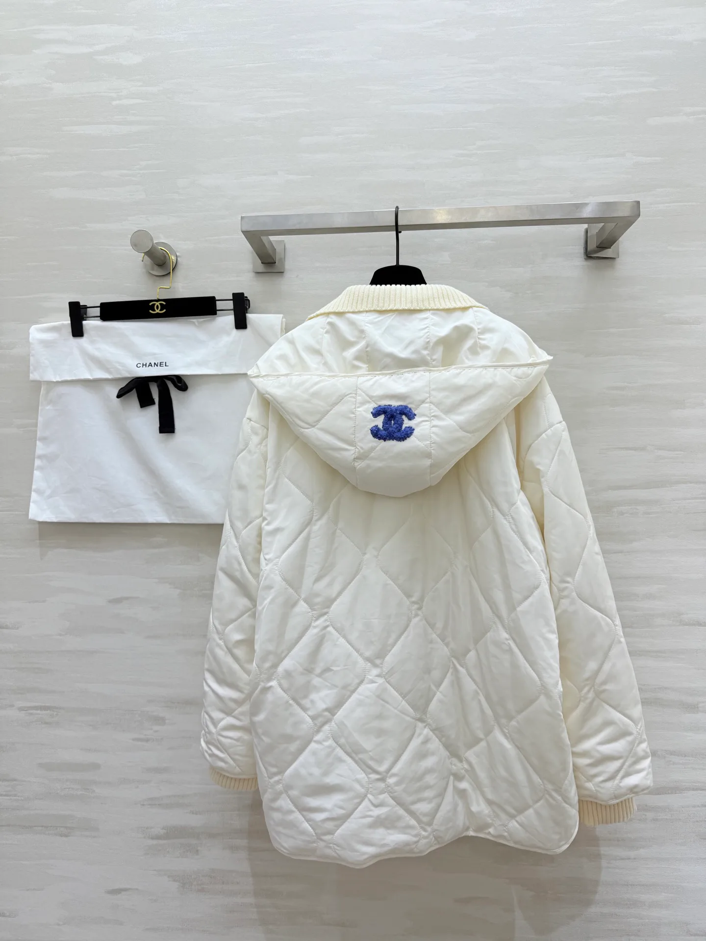 Куртки И Пуховики Женские Chanel 600333