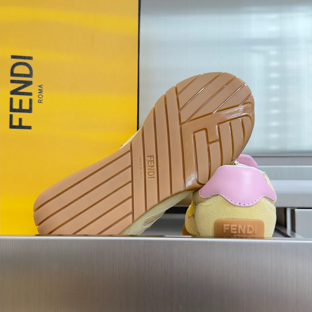Кроссовки Женские Fendi 11687184
