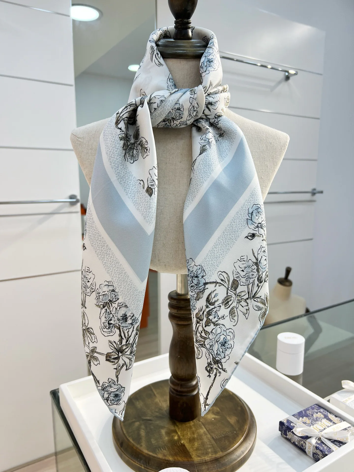 Шарфы Christian Dior 577717