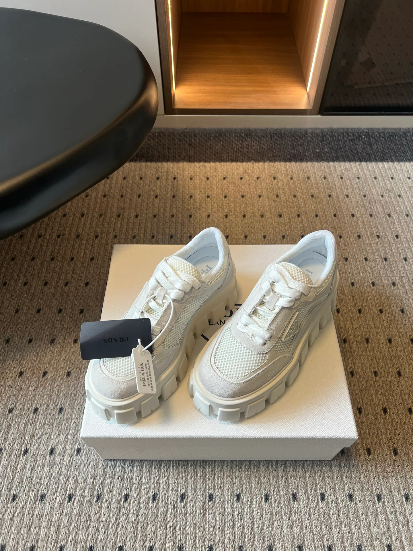 Кроссовки Женские Prada 17961572