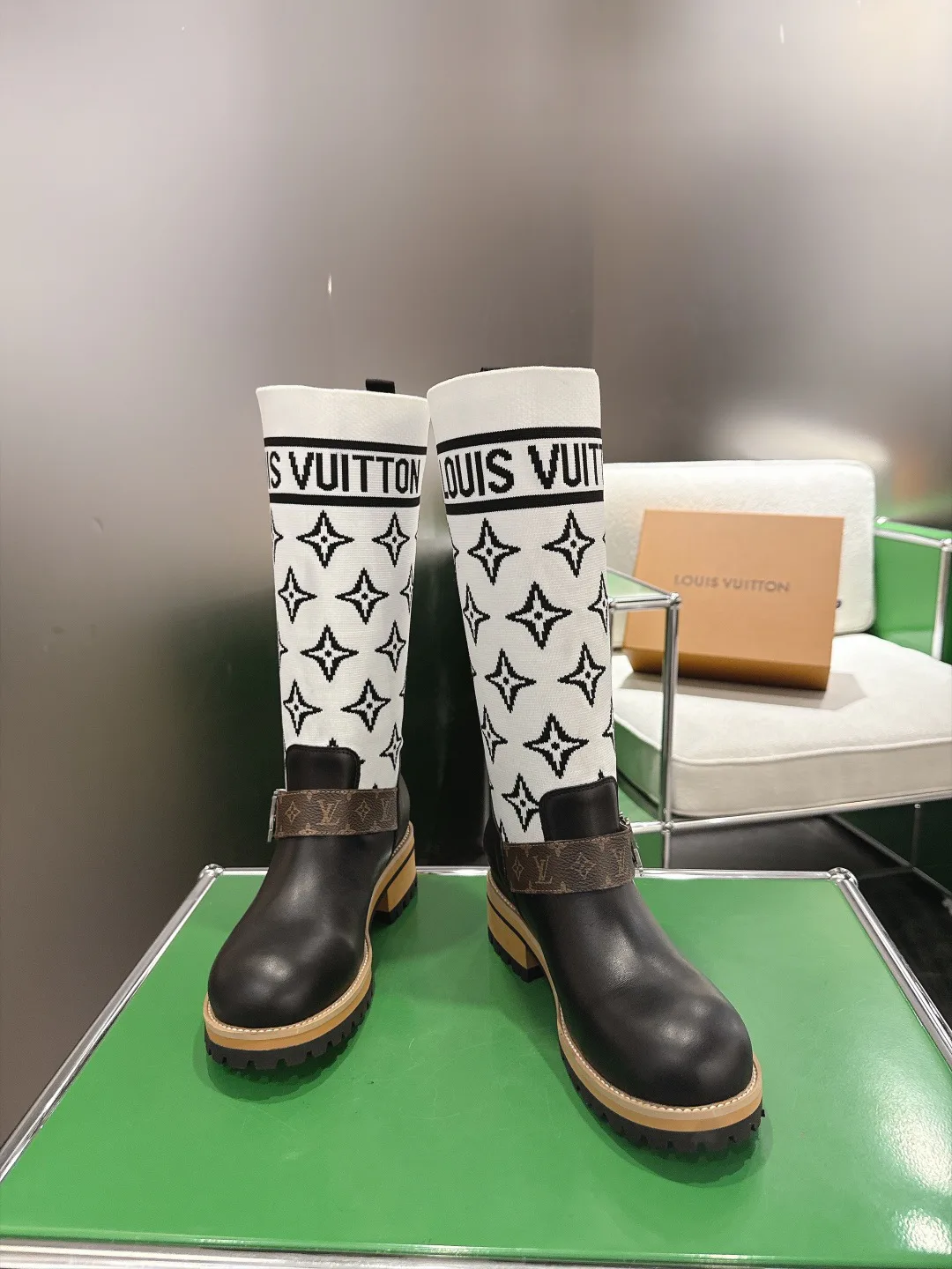 Сапоги Женские Louis Vuitton 18011665