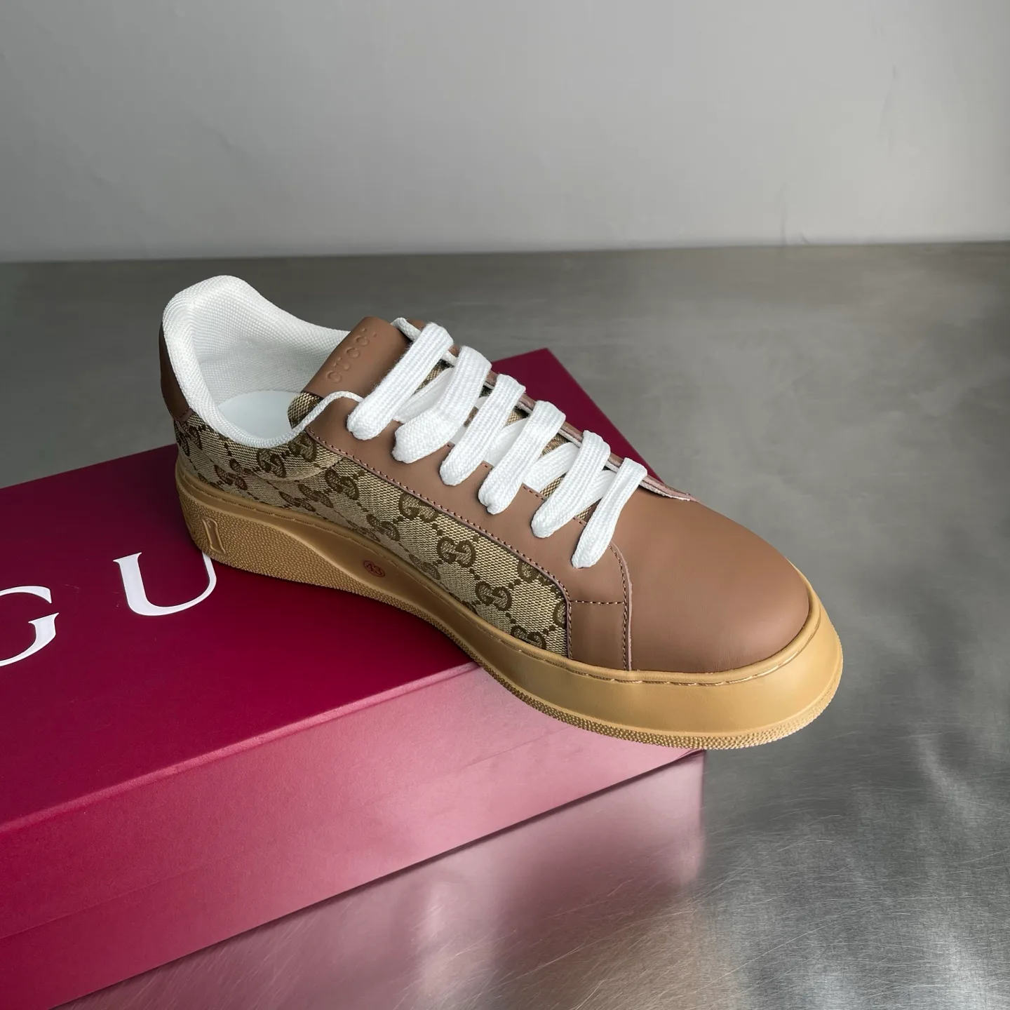 Кроссовки Женские Gucci 18950920