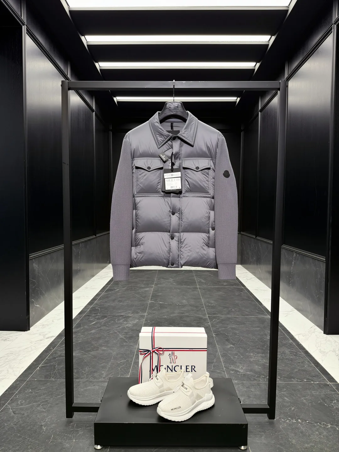Куртки И Пуховики Мужские Moncler 18188340