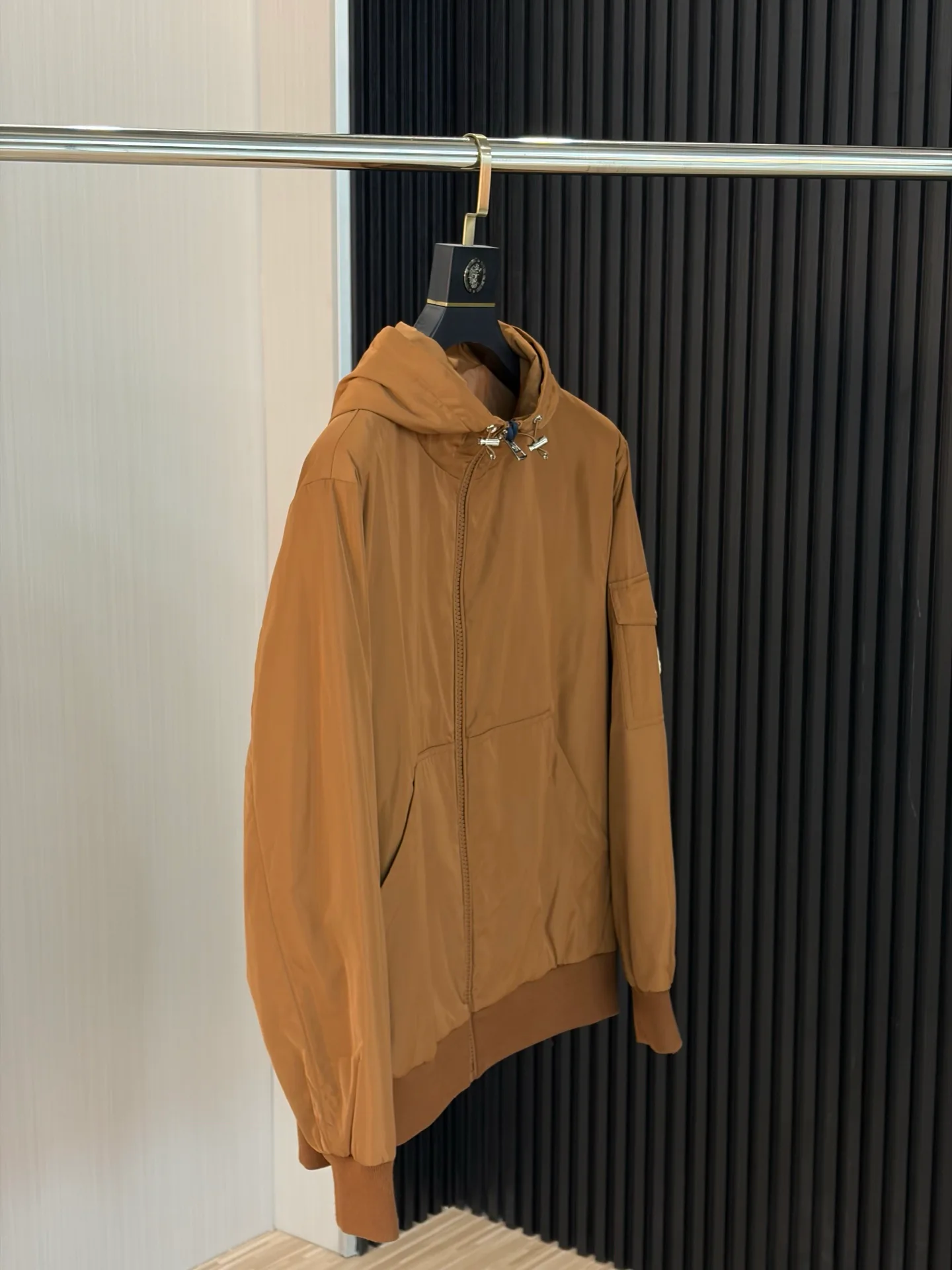 Куртки И Пуховики Мужские Moncler 18218450