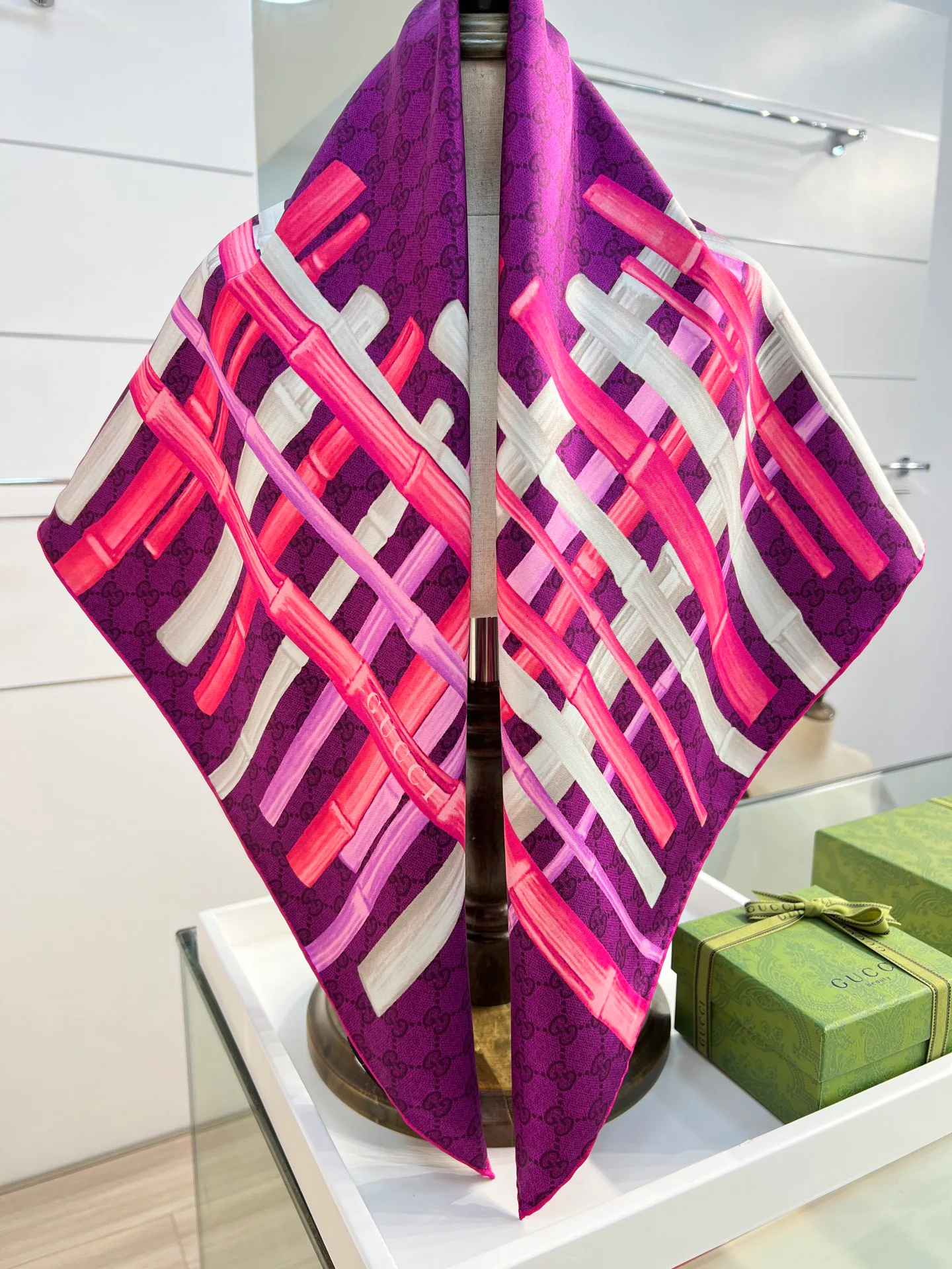 Шарфы Gucci 807696